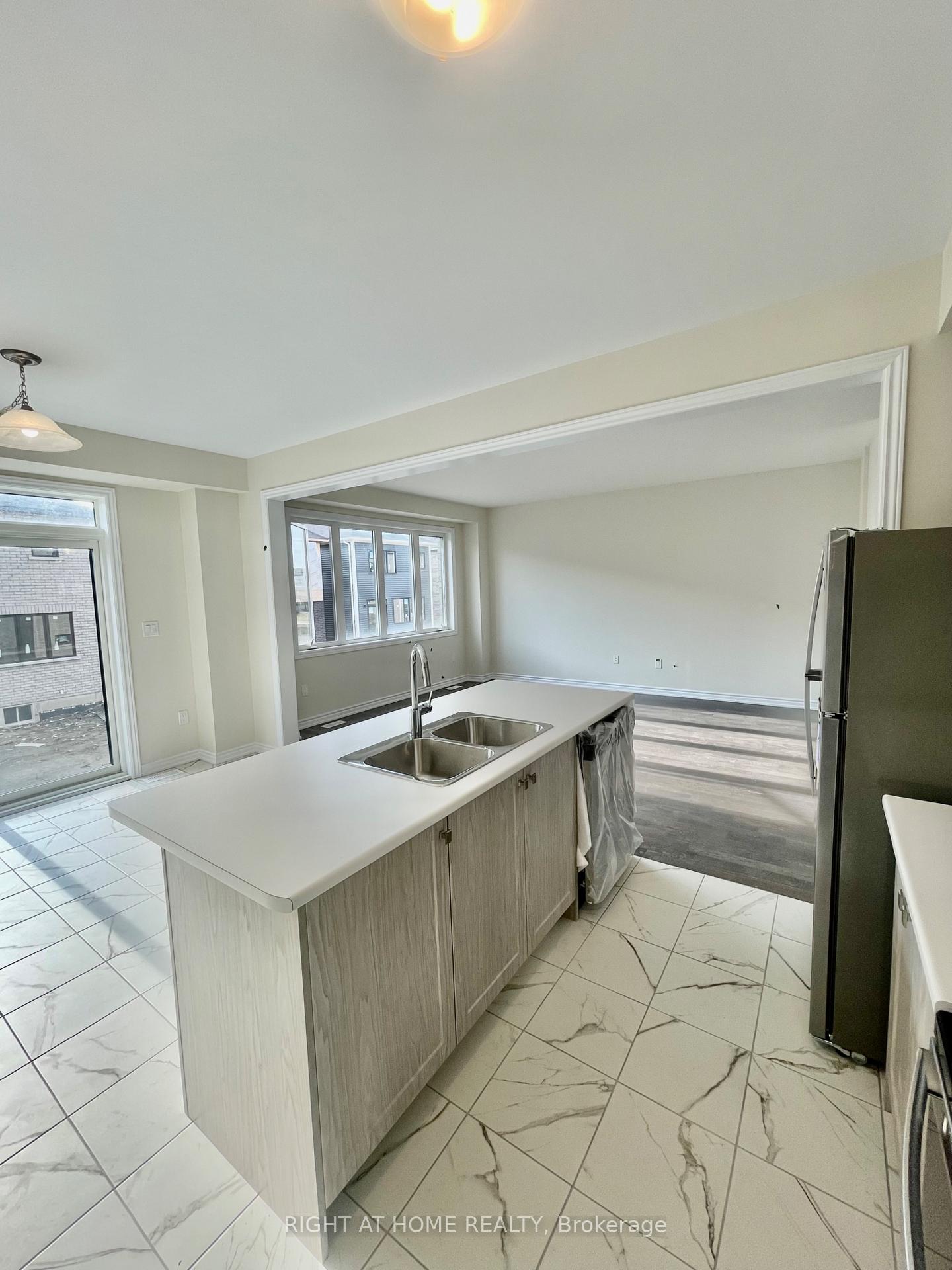 Photo 14 of 409 Barker Parkway, Thorold, Rolling Meadows — HOMEH