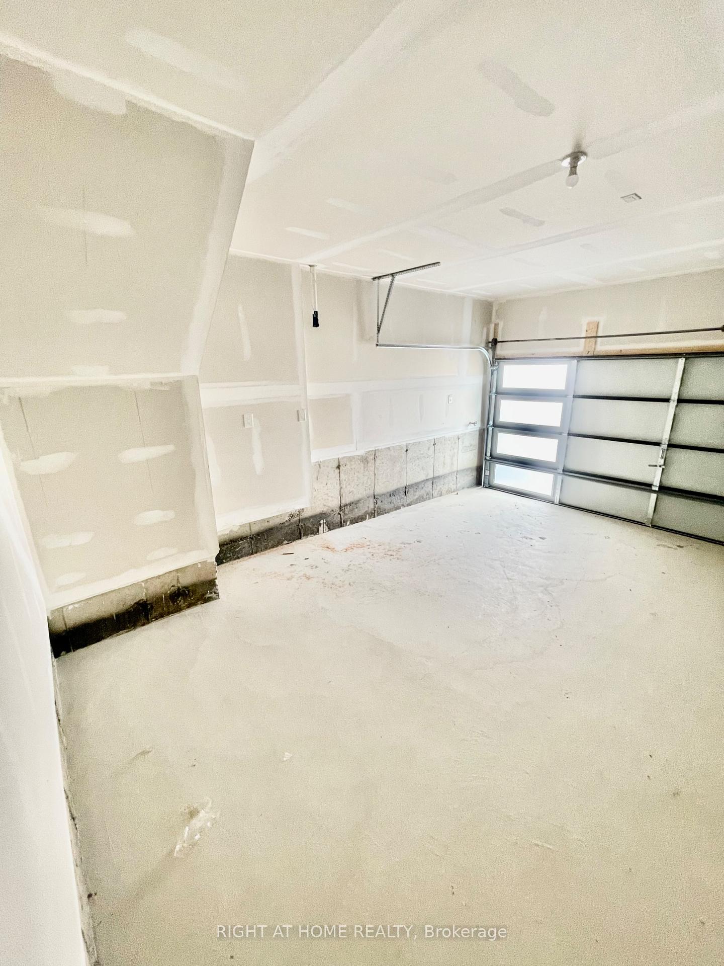 Photo 17 of 409 Barker Parkway, Thorold, Rolling Meadows — HOMEH