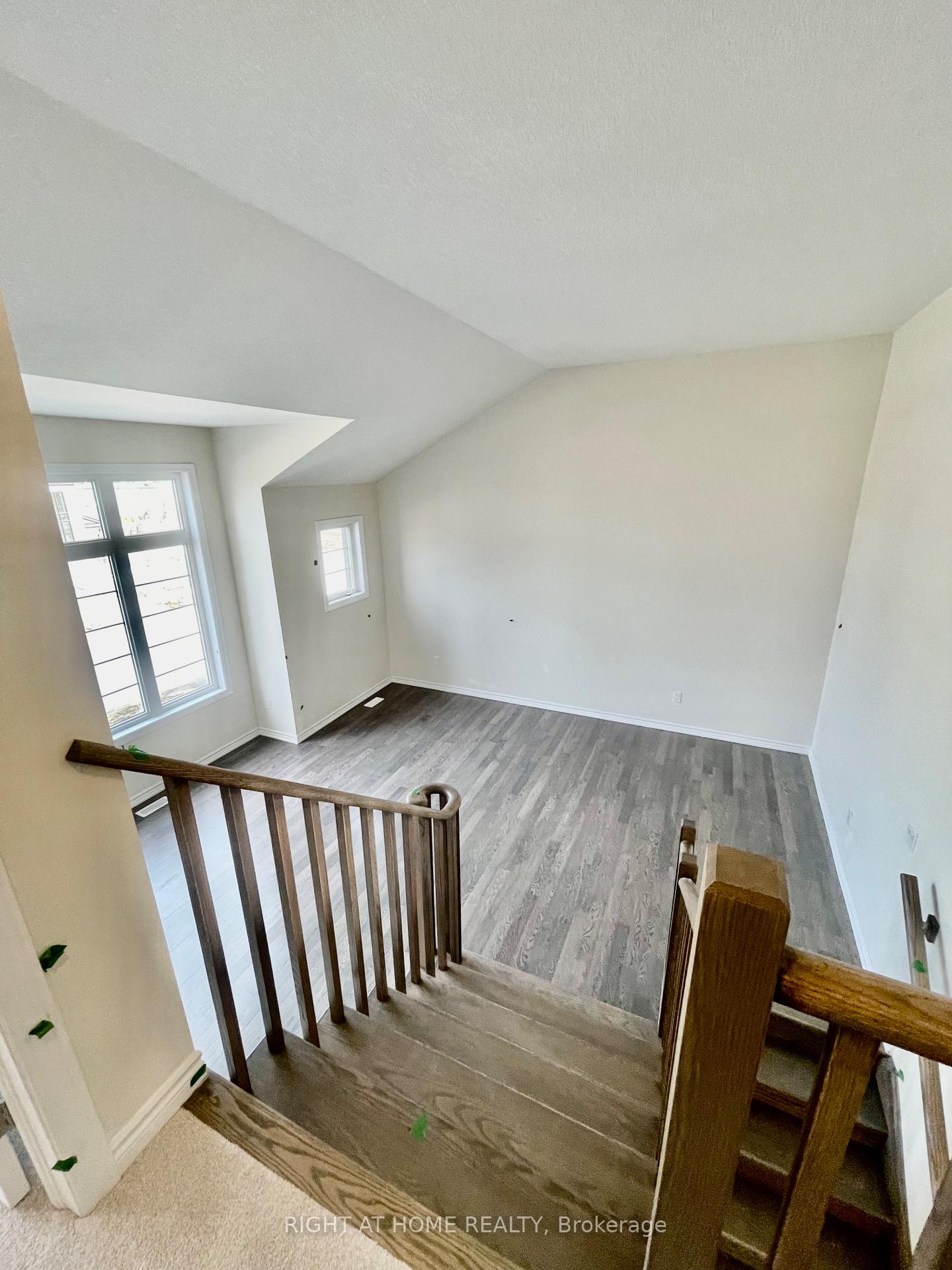 Photo 23 of 409 Barker Parkway, Thorold, Rolling Meadows — HOMEH