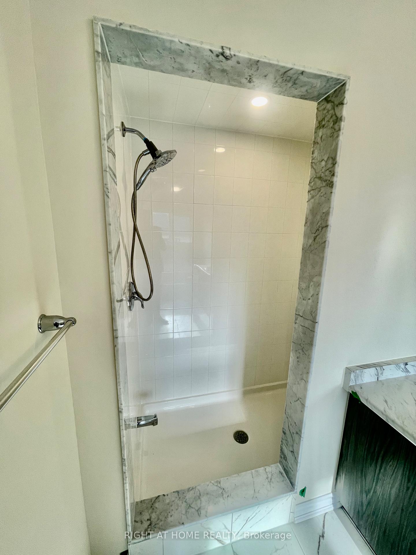 Photo 32 of 409 Barker Parkway, Thorold, Rolling Meadows — HOMEH