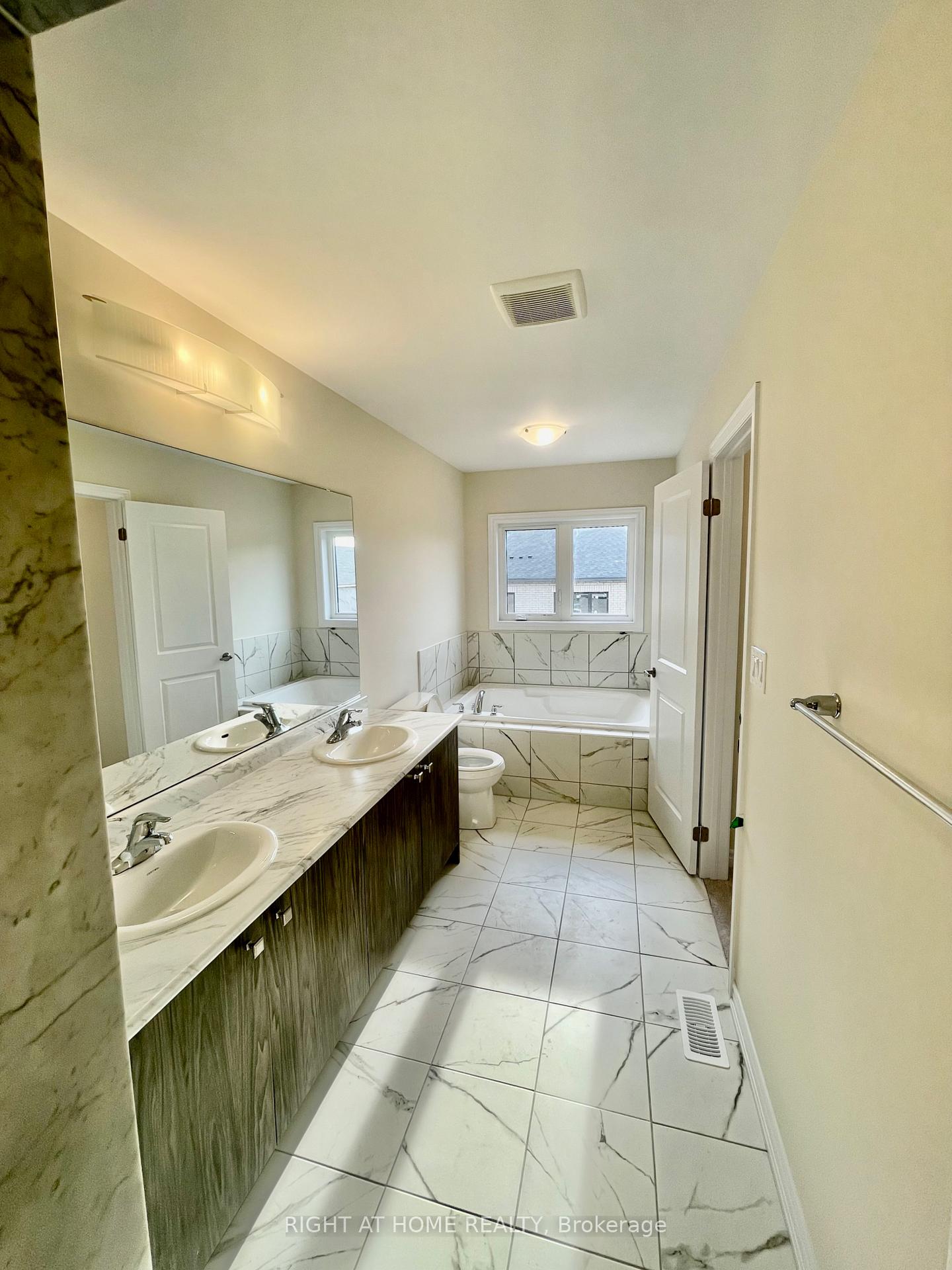 Photo 33 of 409 Barker Parkway, Thorold, Rolling Meadows — HOMEH