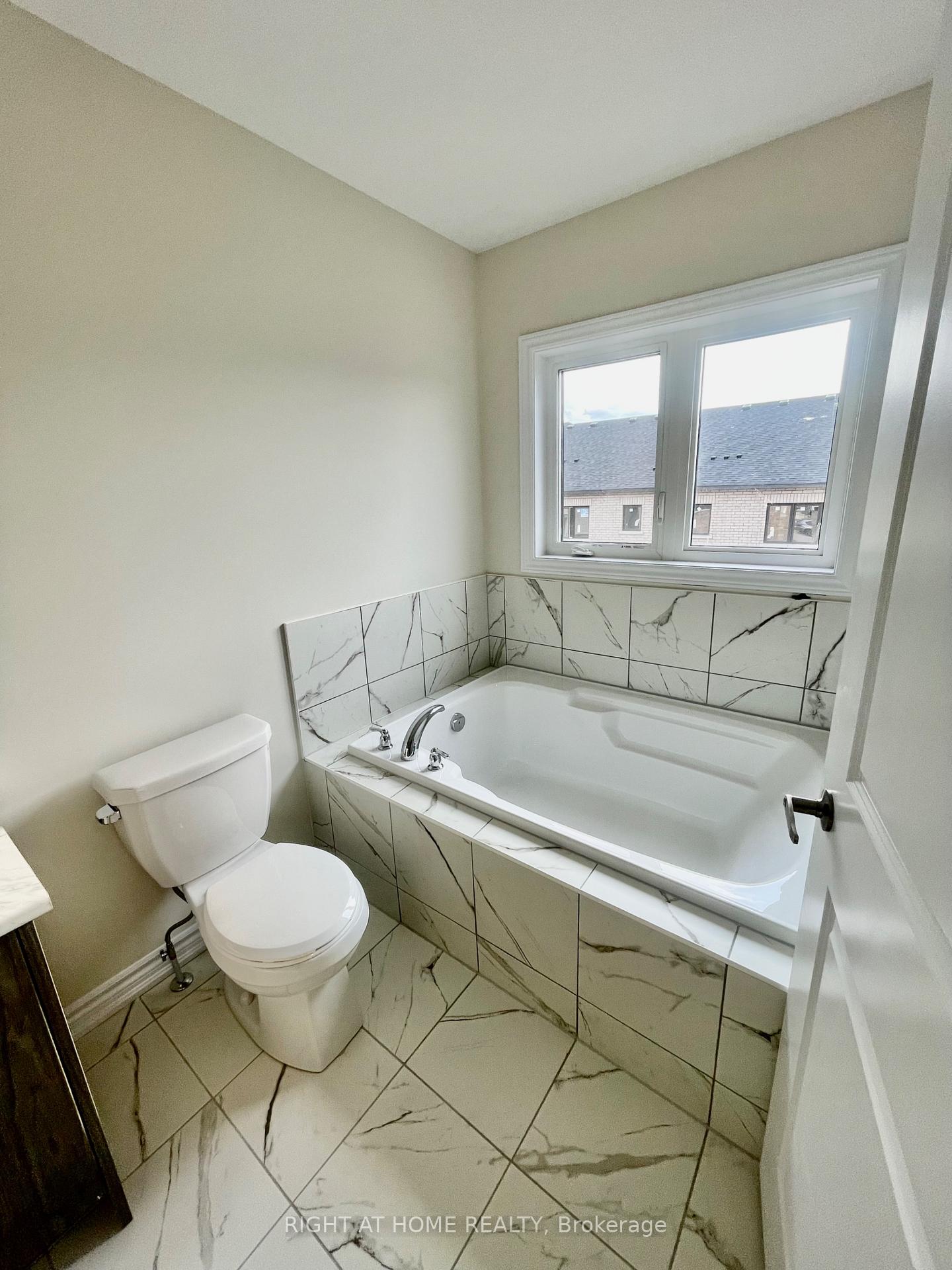 Photo 34 of 409 Barker Parkway, Thorold, Rolling Meadows — HOMEH