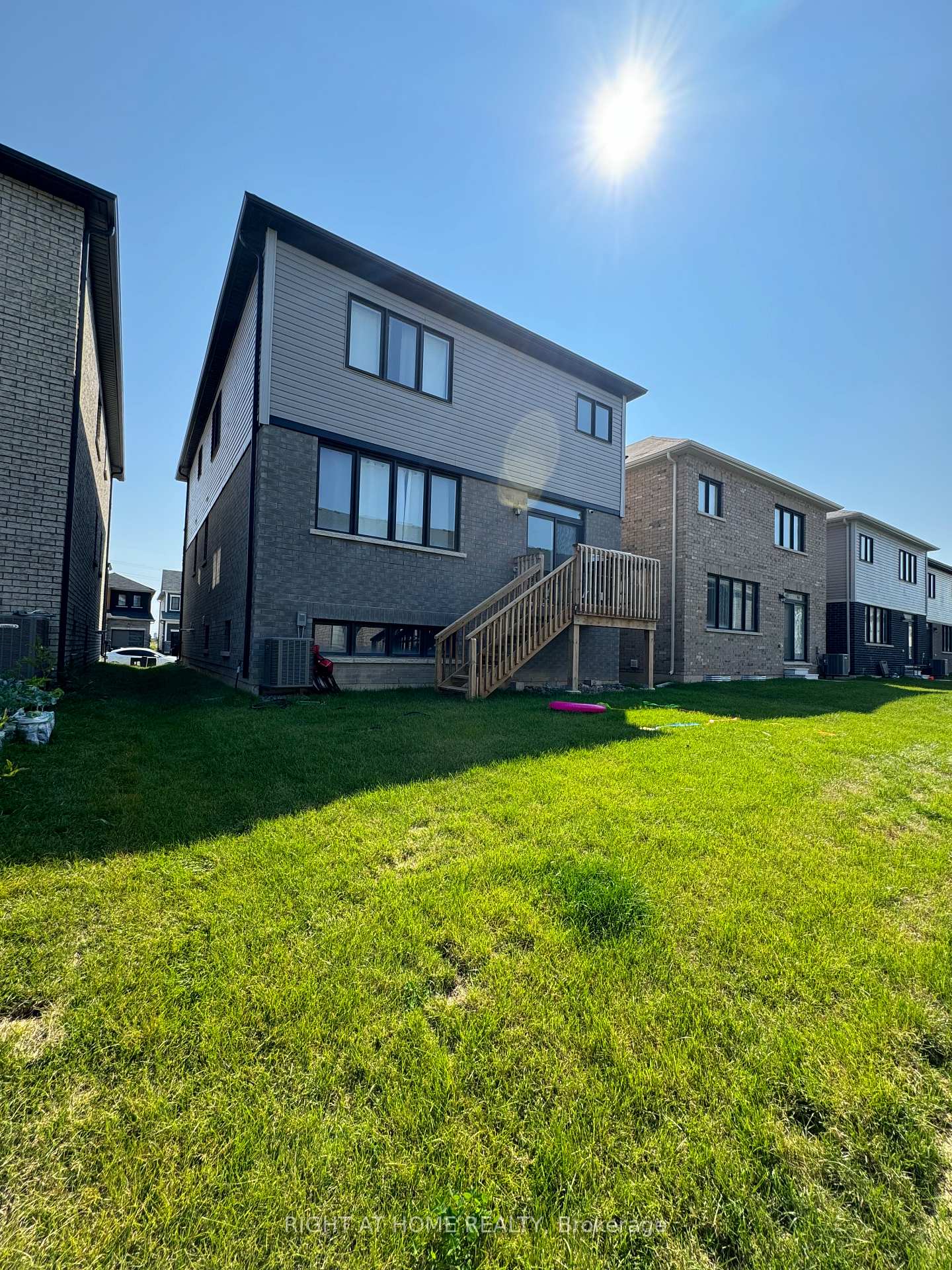 Photo 38 of 409 Barker Parkway, Thorold, Rolling Meadows — HOMEH