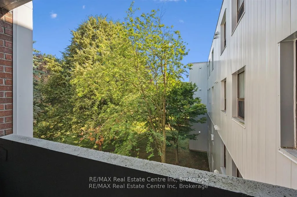 Photo 15 of Unit 310, 65 Silvercreek Parkway N, Guelph, Junction/Onward Willow — HOMEH