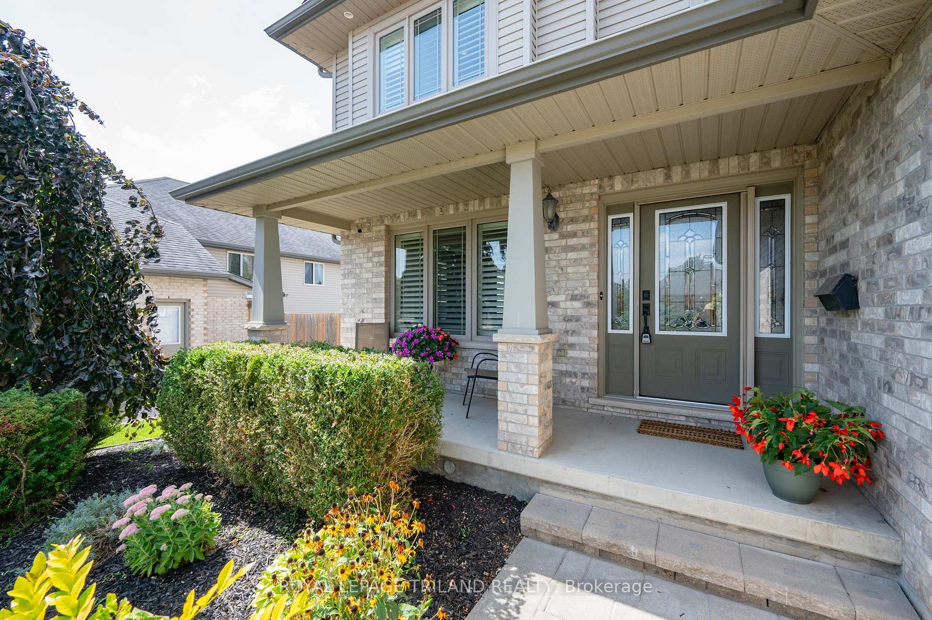 Photo 4 of 592 Darcy Drive, Strathroy-Caradoc, NE — HOMEH