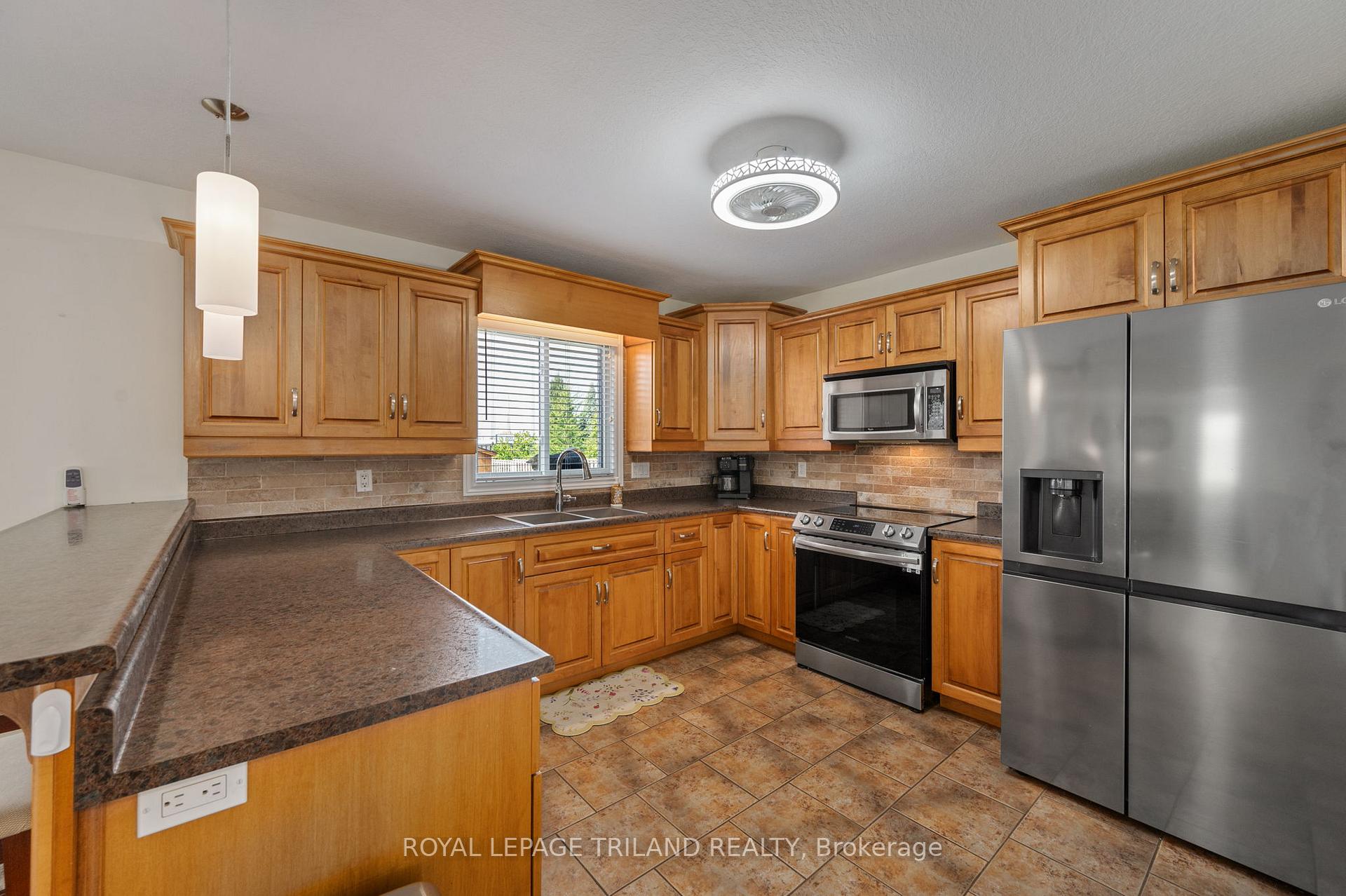 Photo 11 of 592 Darcy Drive, Strathroy-Caradoc, NE — HOMEH