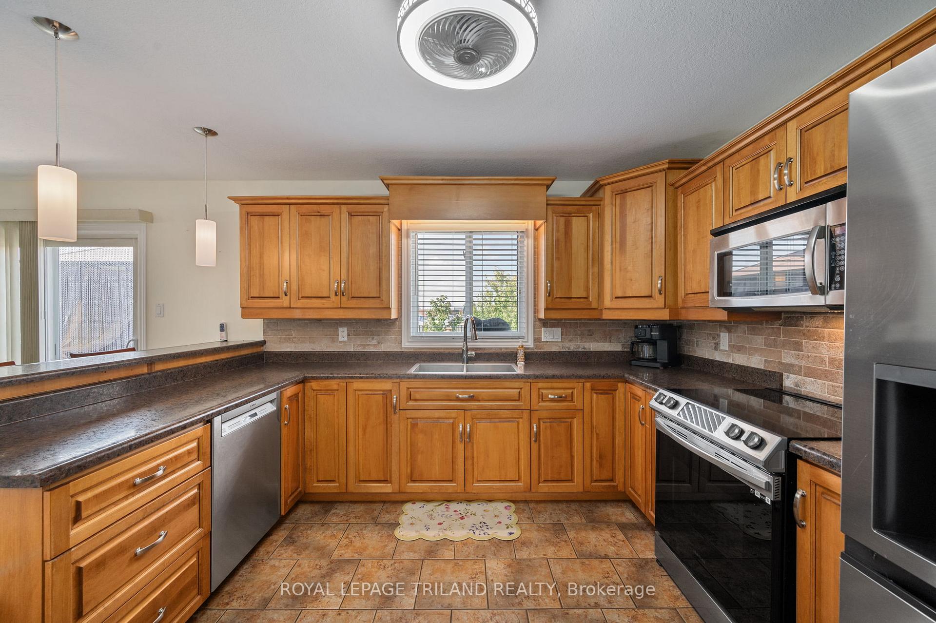 Photo 12 of 592 Darcy Drive, Strathroy-Caradoc, NE — HOMEH