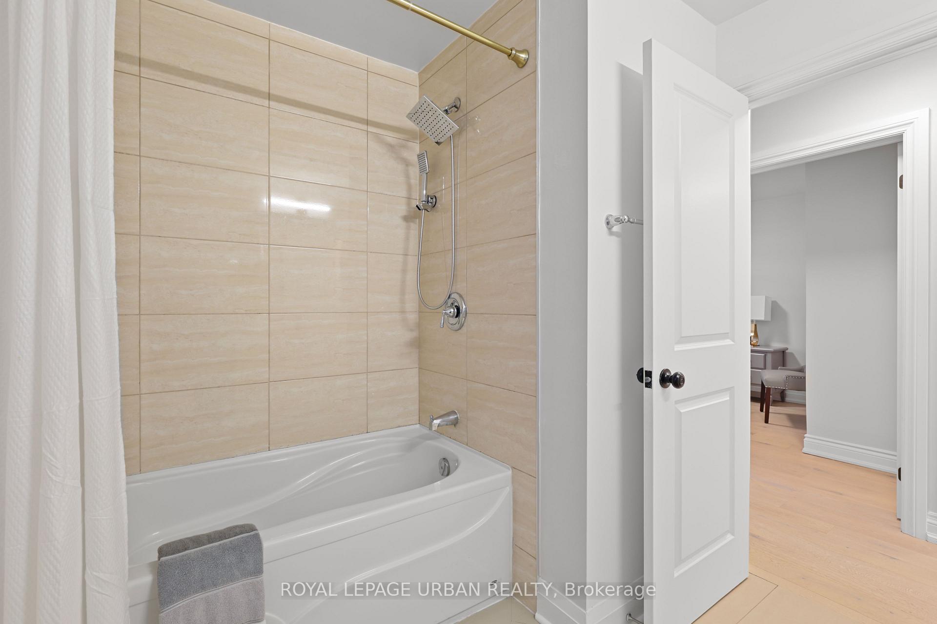 Photo 18 of 230 Parkview Hill Crescent, Toronto, O'Connor-Parkview — HOMEH