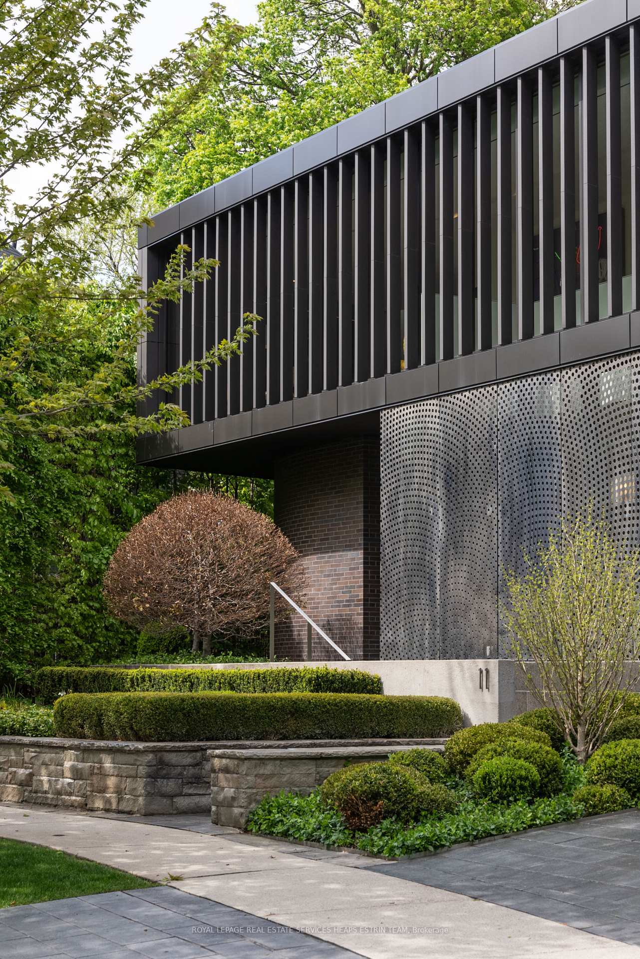 Photo 2 of 11 Thornwood Road, Toronto, Rosedale-Moore Park — HOMEH