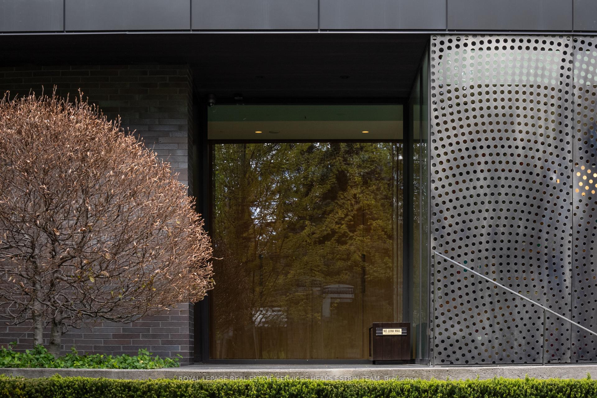 Photo 4 of 11 Thornwood Road, Toronto, Rosedale-Moore Park — HOMEH
