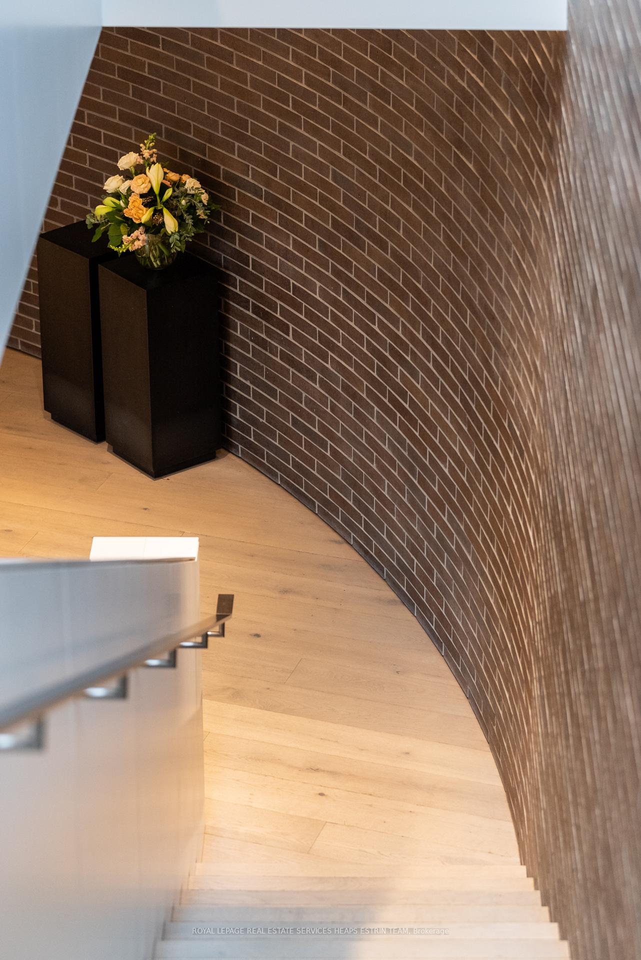 Photo 6 of 11 Thornwood Road, Toronto, Rosedale-Moore Park — HOMEH
