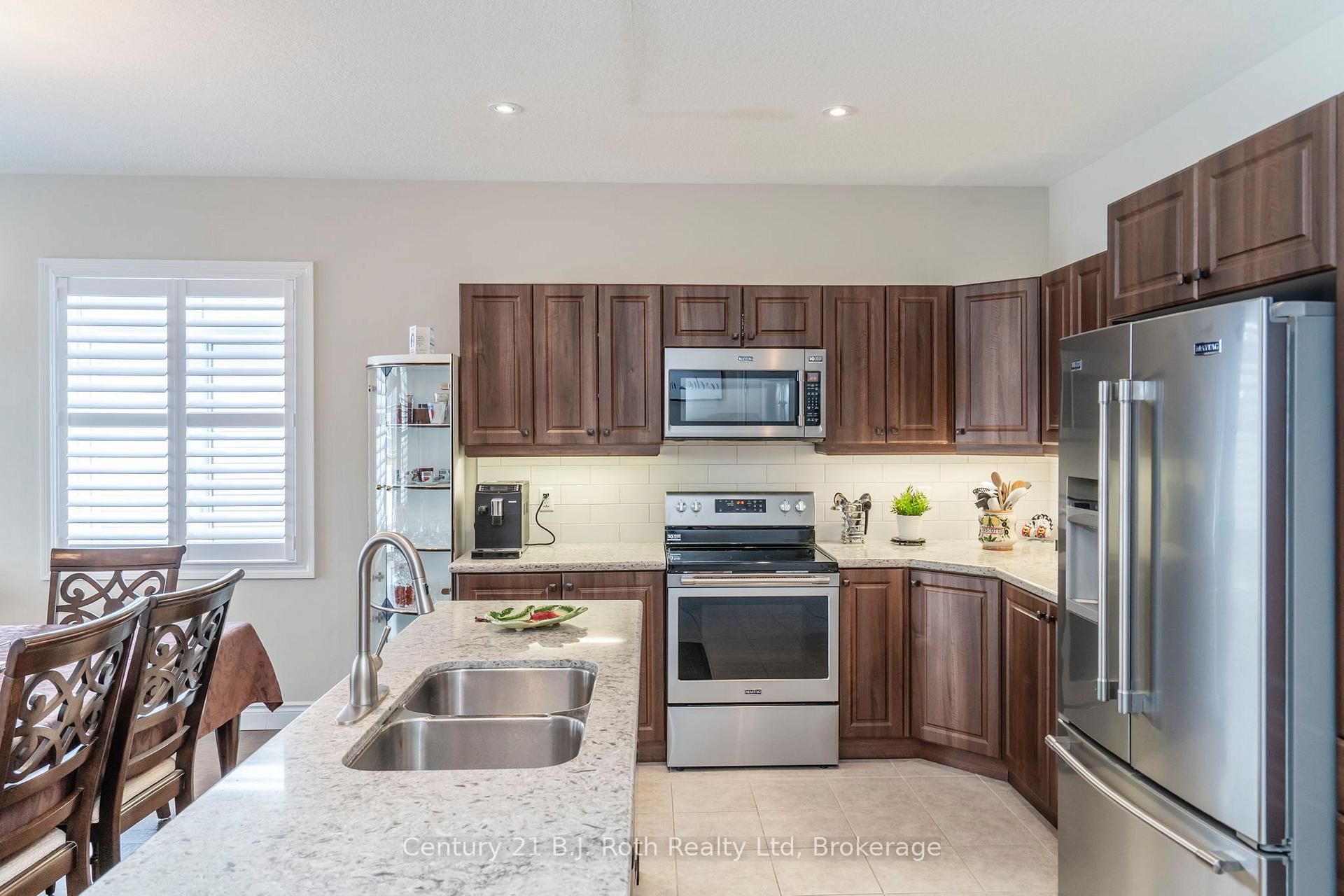Photo 5 of 4 Charlie Rawson Boulevard, Barrie, Rural Barrie Southwest — HOMEH
