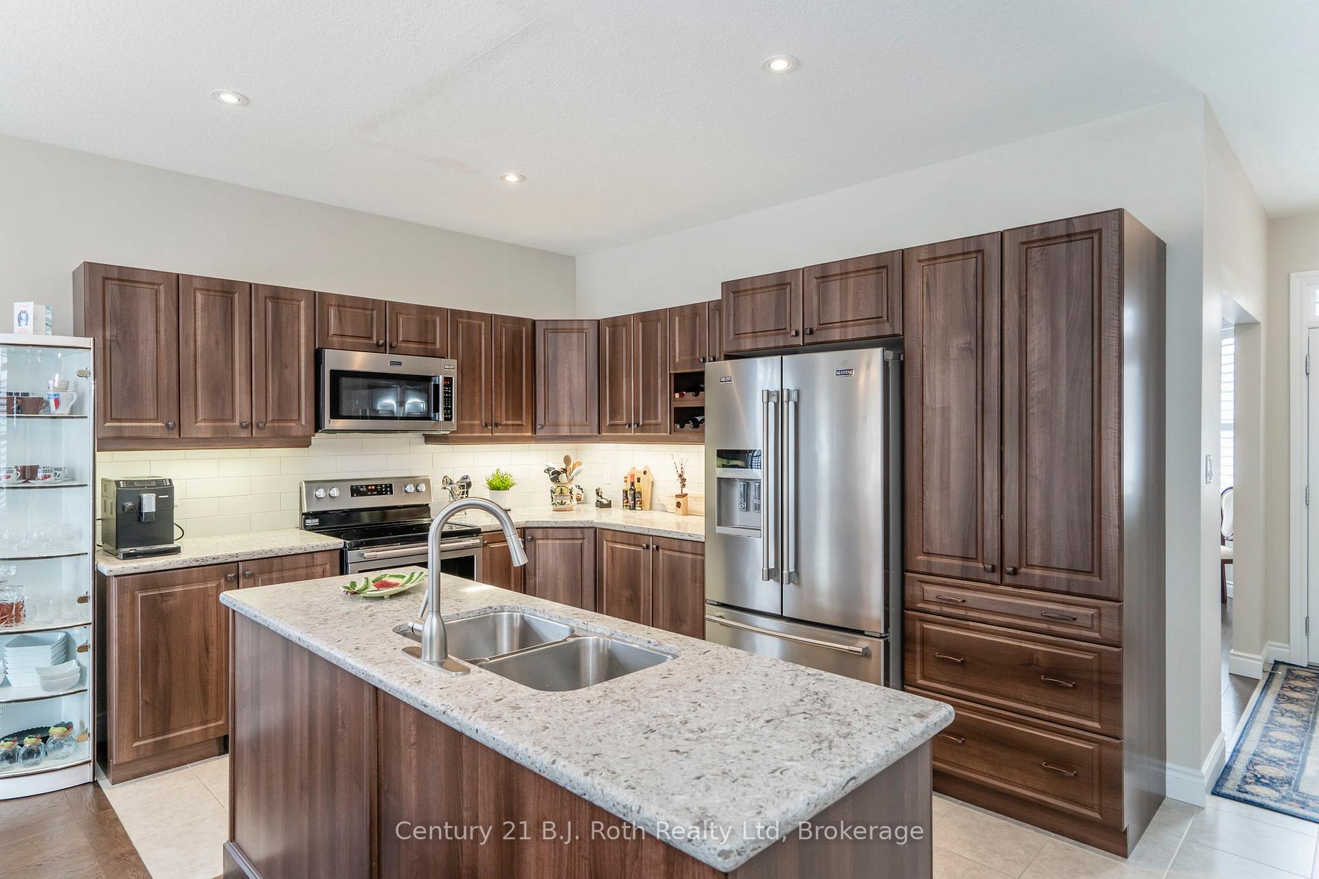 Photo 6 of 4 Charlie Rawson Boulevard, Barrie, Rural Barrie Southwest — HOMEH