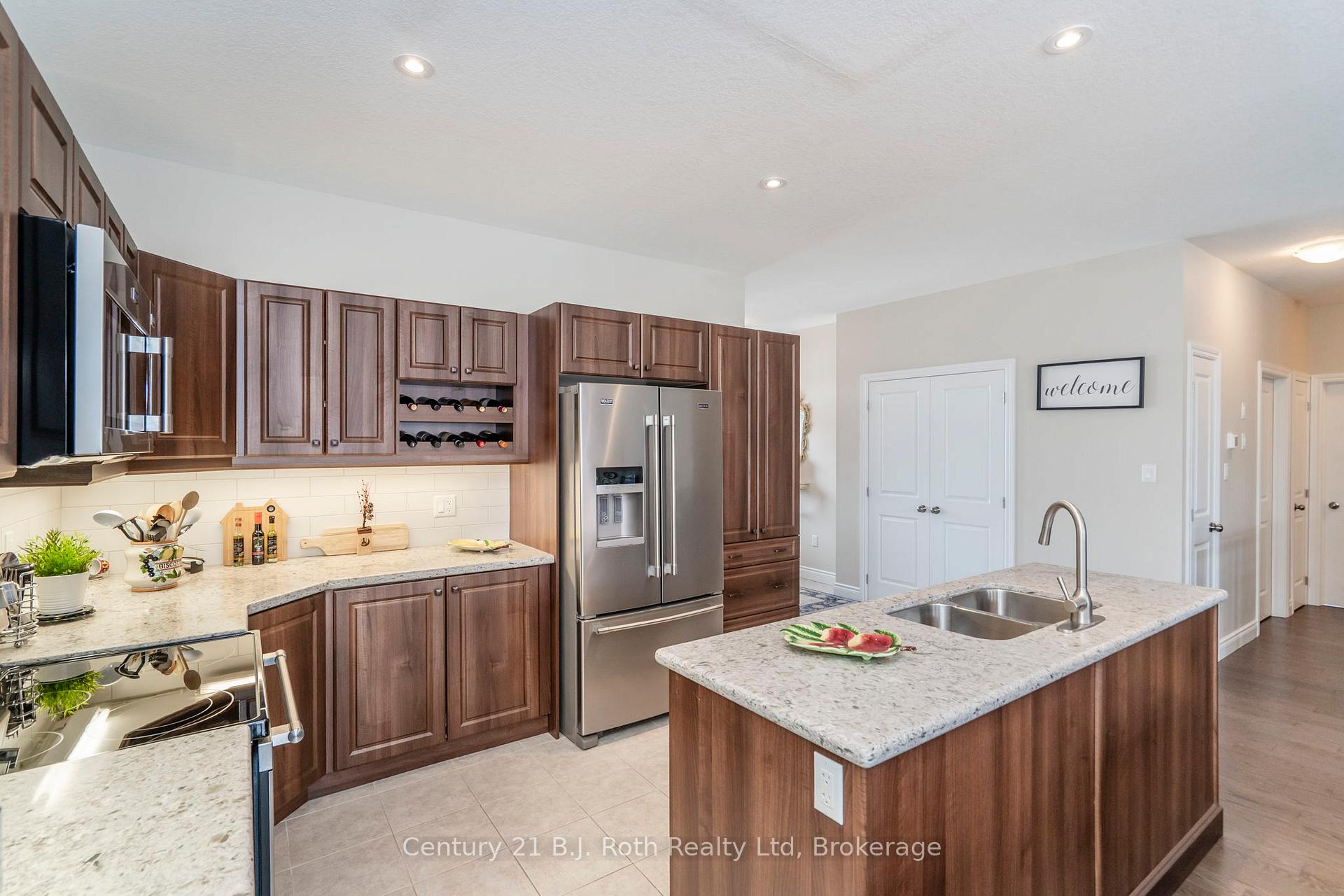 Photo 8 of 4 Charlie Rawson Boulevard, Barrie, Rural Barrie Southwest — HOMEH