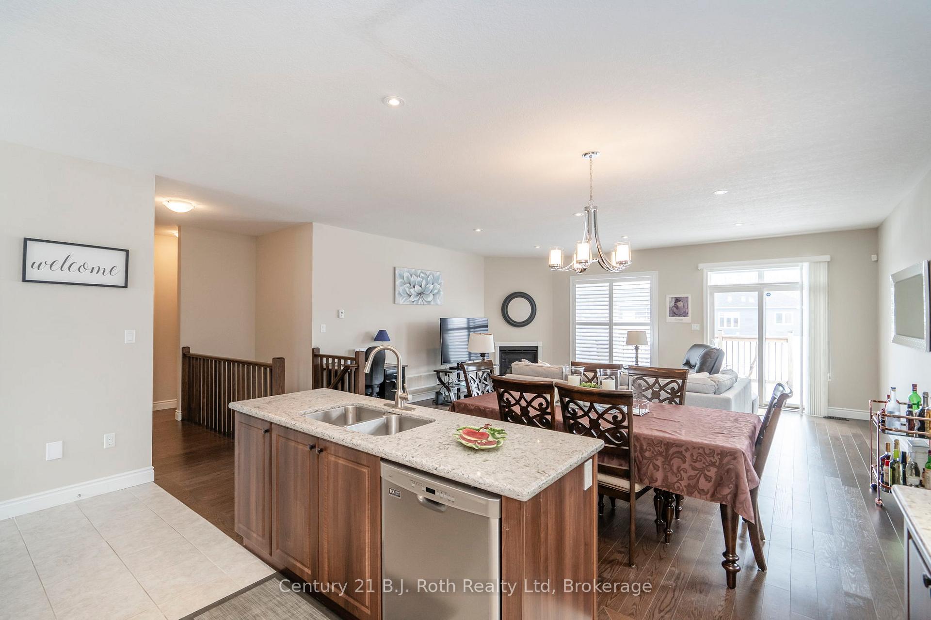Photo 9 of 4 Charlie Rawson Boulevard, Barrie, Rural Barrie Southwest — HOMEH