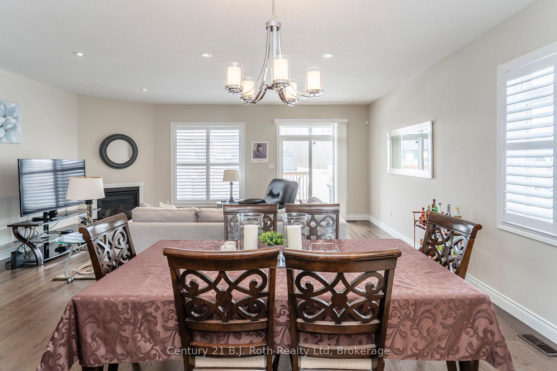 Photo 10 of 4 Charlie Rawson Boulevard, Barrie, Rural Barrie Southwest — HOMEH
