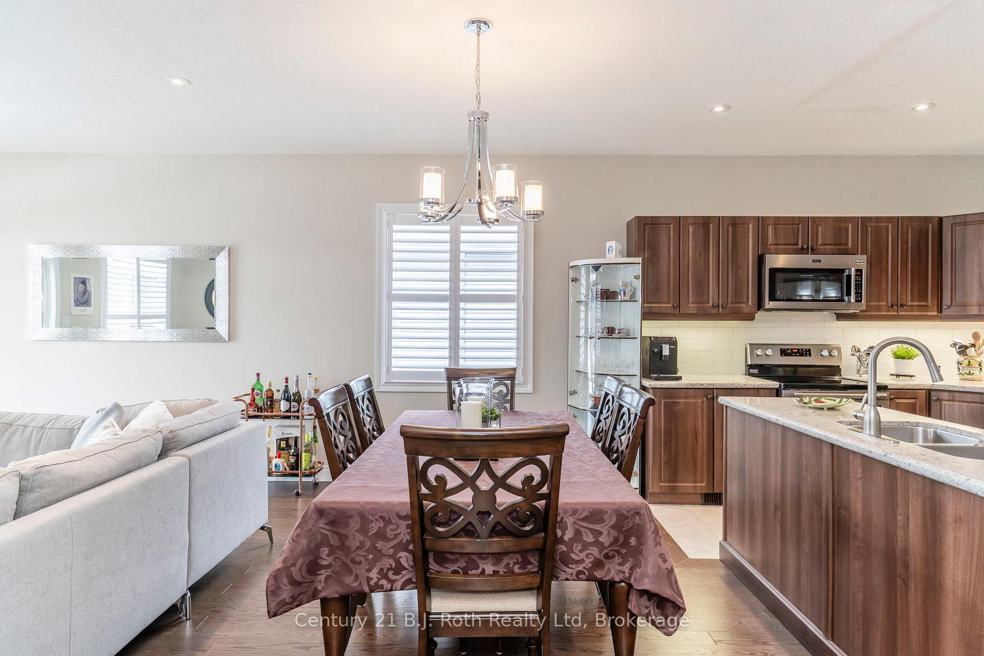 Photo 11 of 4 Charlie Rawson Boulevard, Barrie, Rural Barrie Southwest — HOMEH