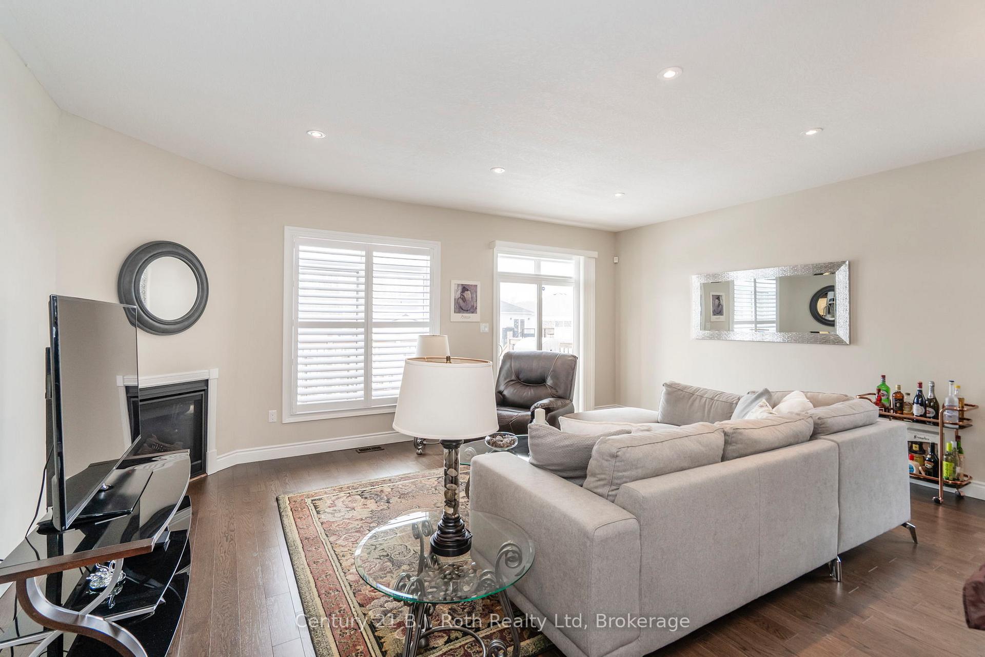 Photo 12 of 4 Charlie Rawson Boulevard, Barrie, Rural Barrie Southwest — HOMEH