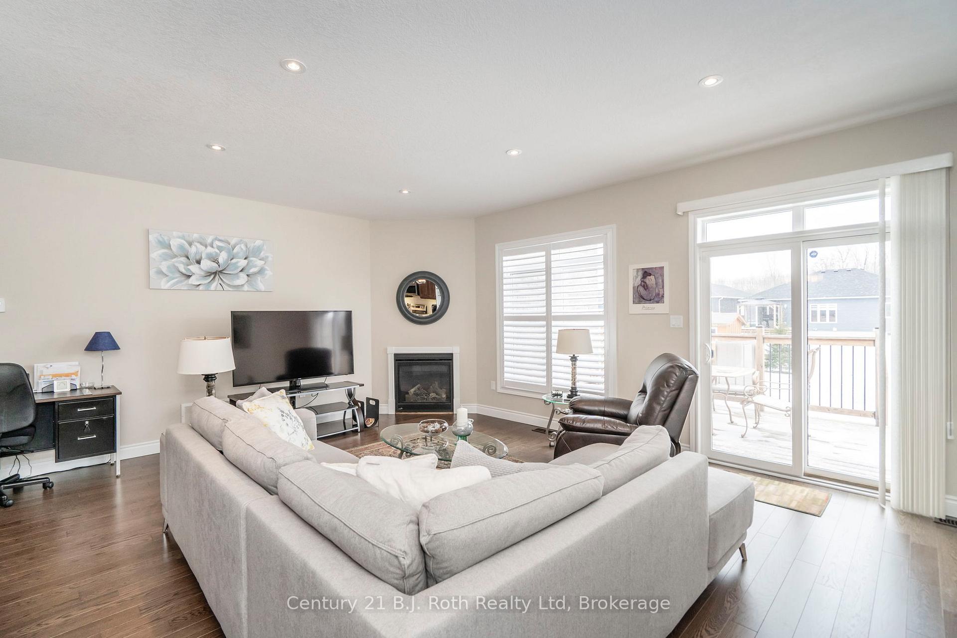 Photo 13 of 4 Charlie Rawson Boulevard, Barrie, Rural Barrie Southwest — HOMEH