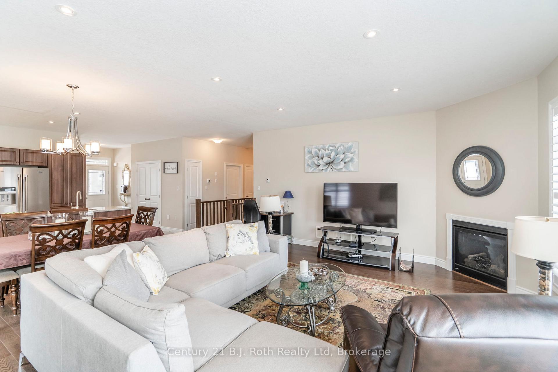 Photo 14 of 4 Charlie Rawson Boulevard, Barrie, Rural Barrie Southwest — HOMEH