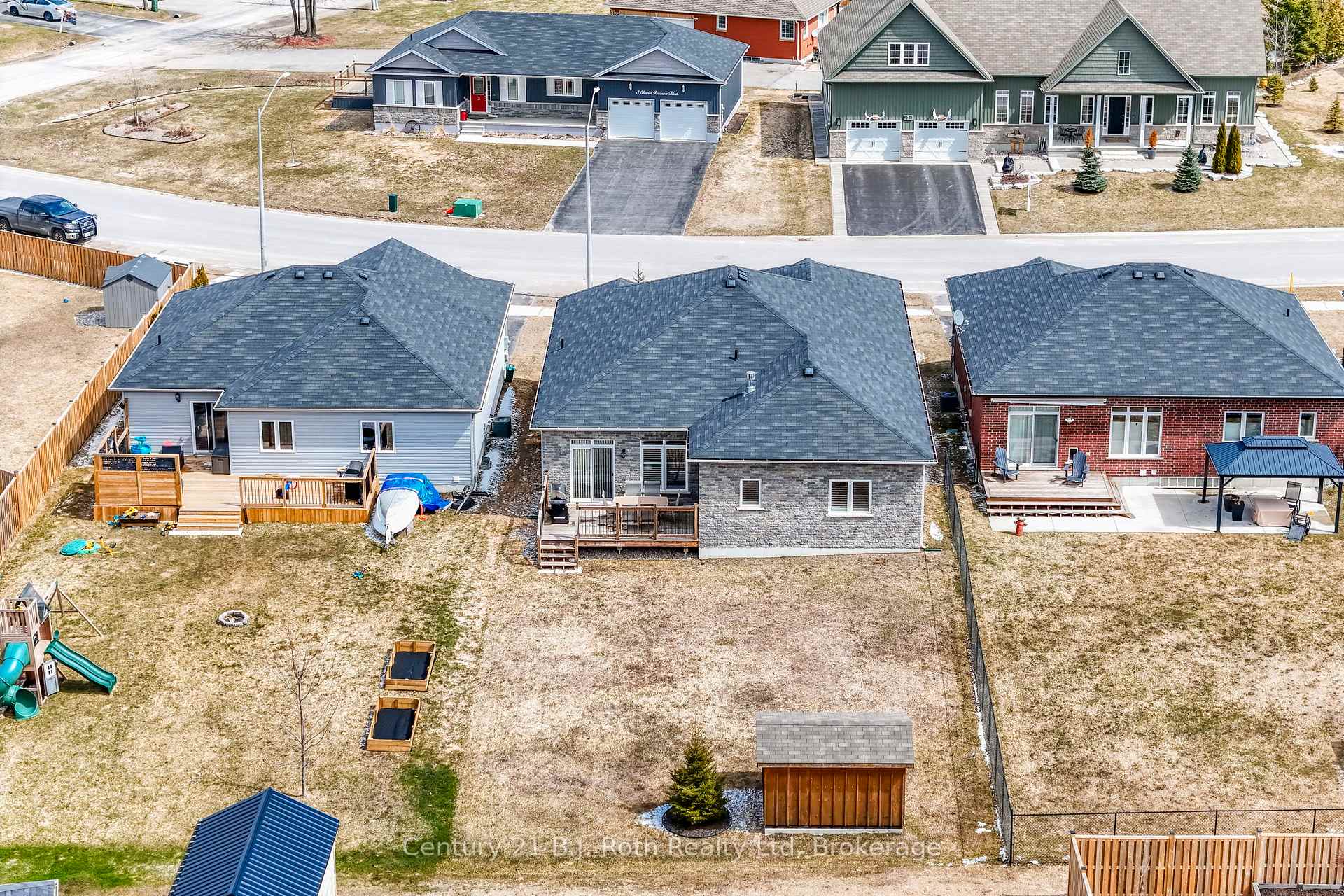 Photo 42 of 4 Charlie Rawson Boulevard, Barrie, Rural Barrie Southwest — HOMEH