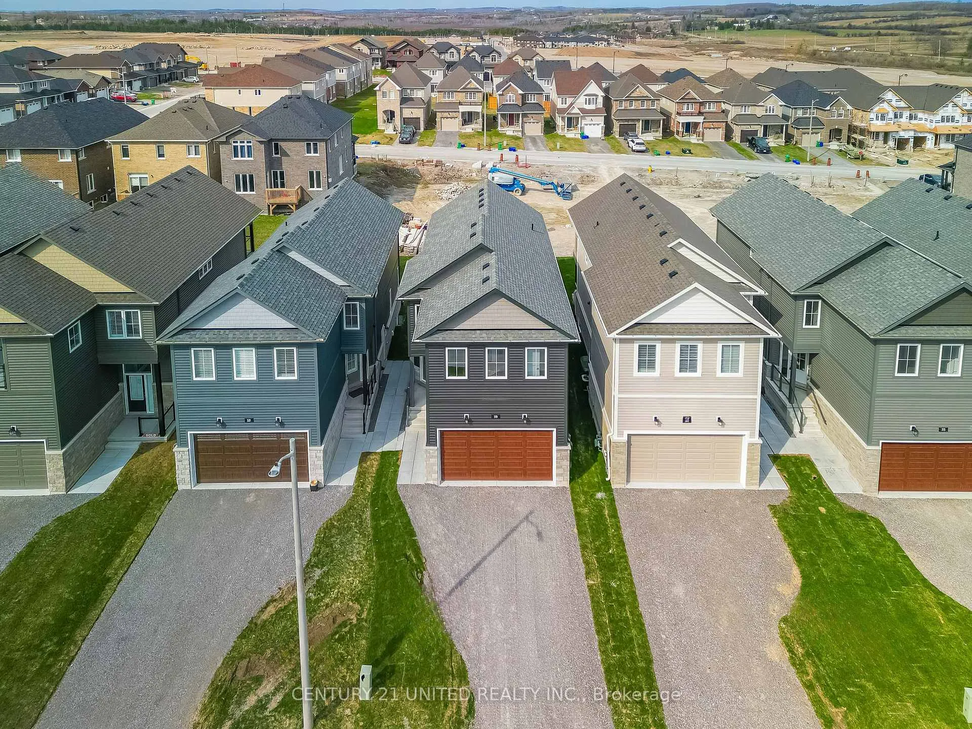 Photo 2 of 319 Mullighan Gardens, Peterborough, Monaghan Ward 2 — HOMEH