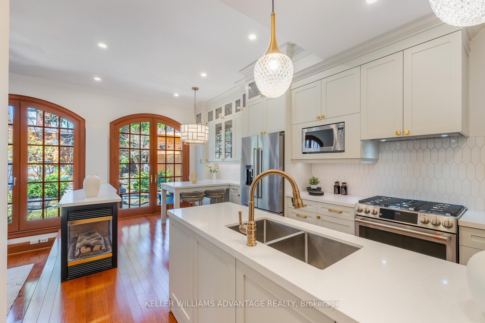 Photo 10 of 122 Garfield Avenue, Toronto, Rosedale-Moore Park — HOMEH