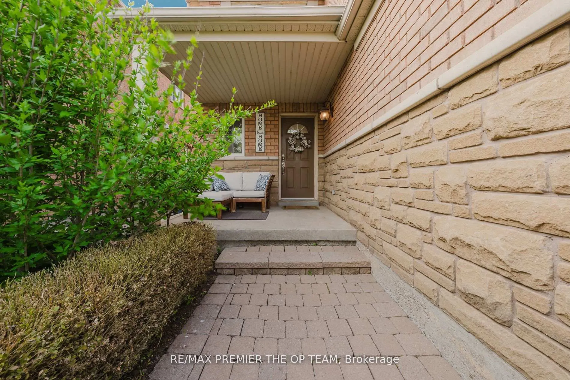 Photo 2 of 50 Beaverbrook Crescent, Vaughan, Rural Vaughan — HOMEH