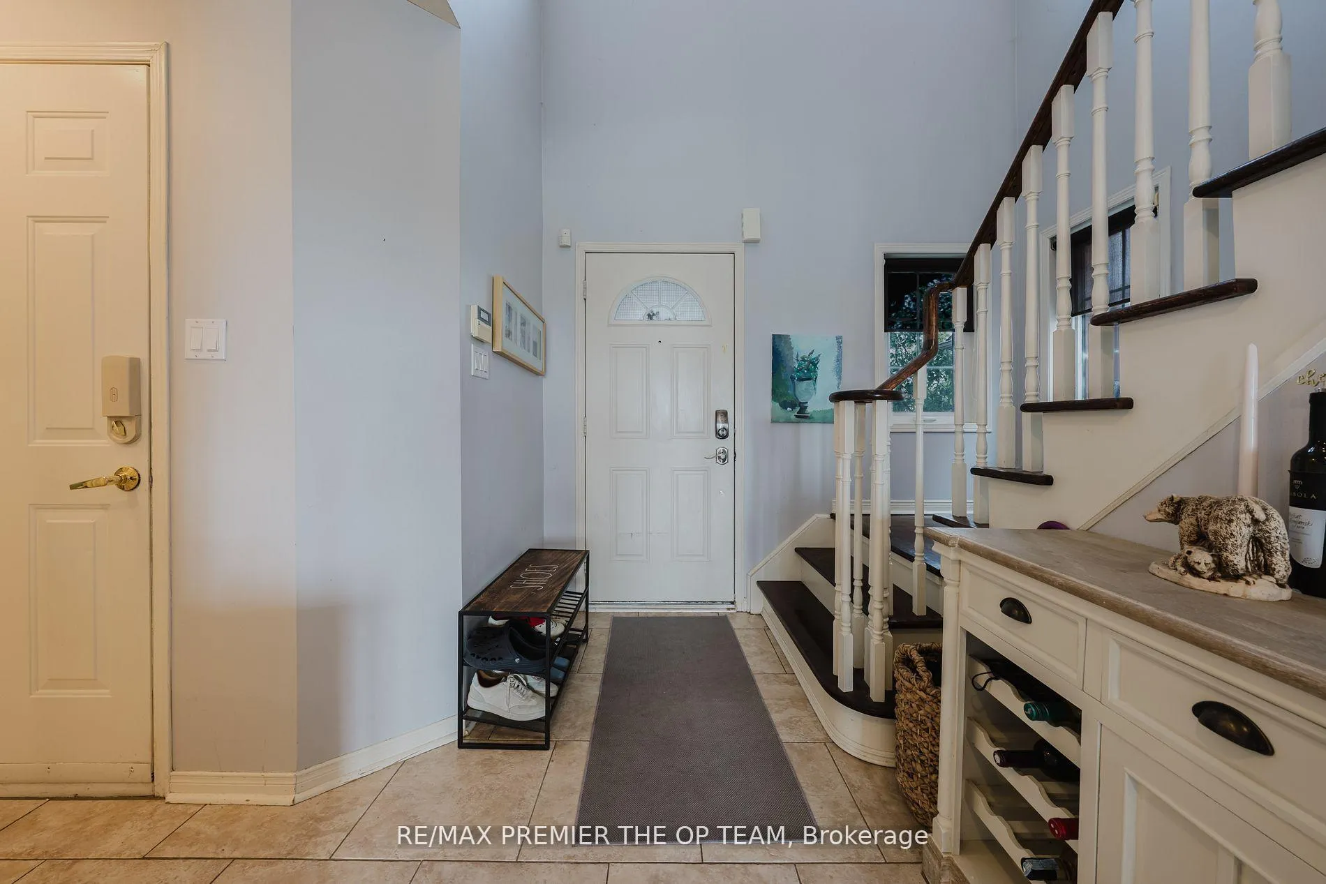Photo 3 of 50 Beaverbrook Crescent, Vaughan, Rural Vaughan — HOMEH