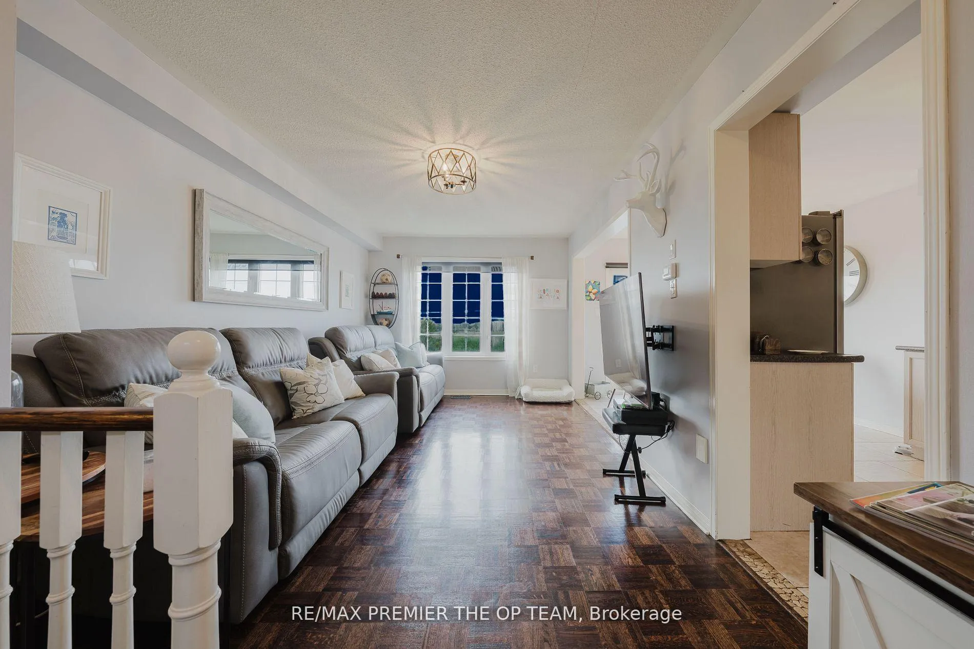 Photo 6 of 50 Beaverbrook Crescent, Vaughan, Rural Vaughan — HOMEH