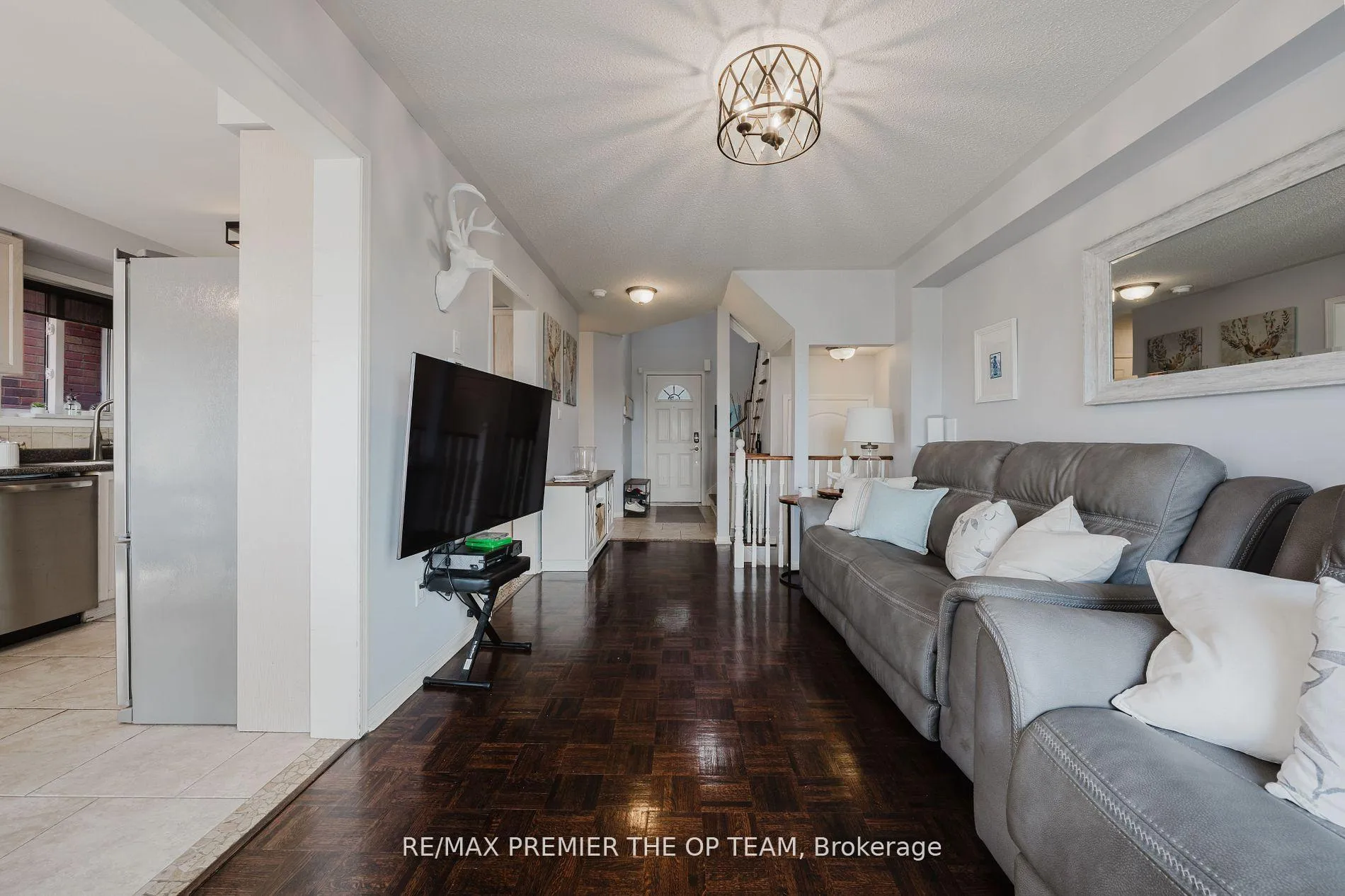 Photo 8 of 50 Beaverbrook Crescent, Vaughan, Rural Vaughan — HOMEH