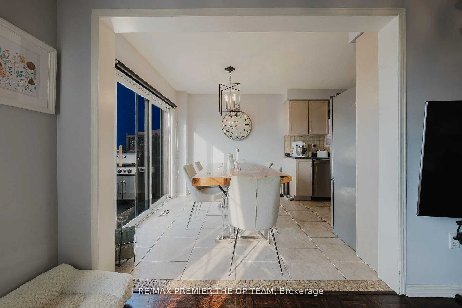 Photo 9 of 50 Beaverbrook Crescent, Vaughan, Rural Vaughan — HOMEH