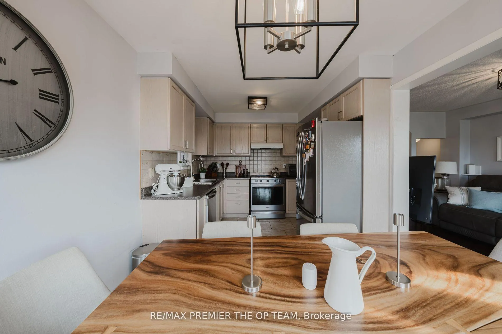 Photo 12 of 50 Beaverbrook Crescent, Vaughan, Rural Vaughan — HOMEH