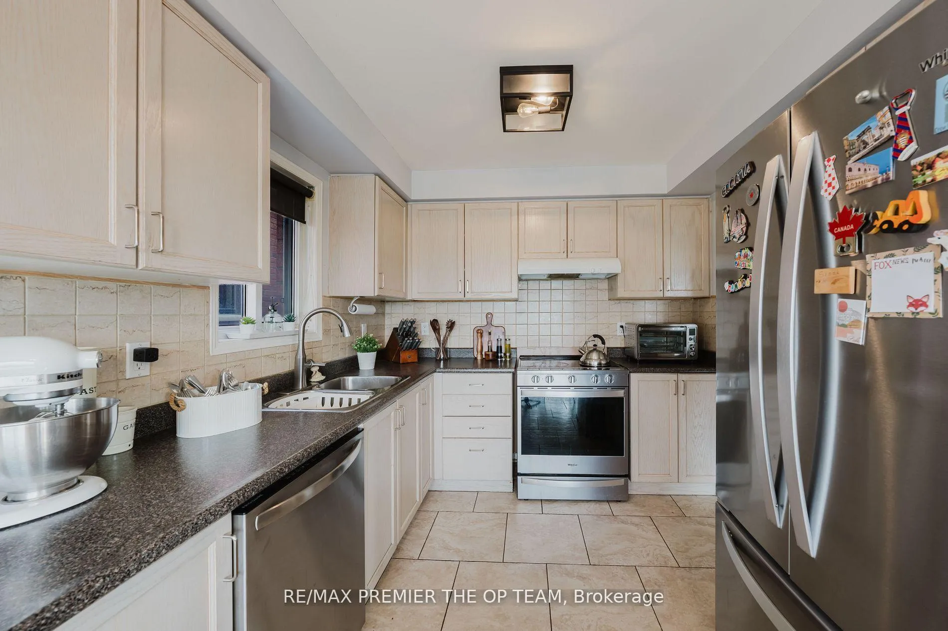 Photo 13 of 50 Beaverbrook Crescent, Vaughan, Rural Vaughan — HOMEH
