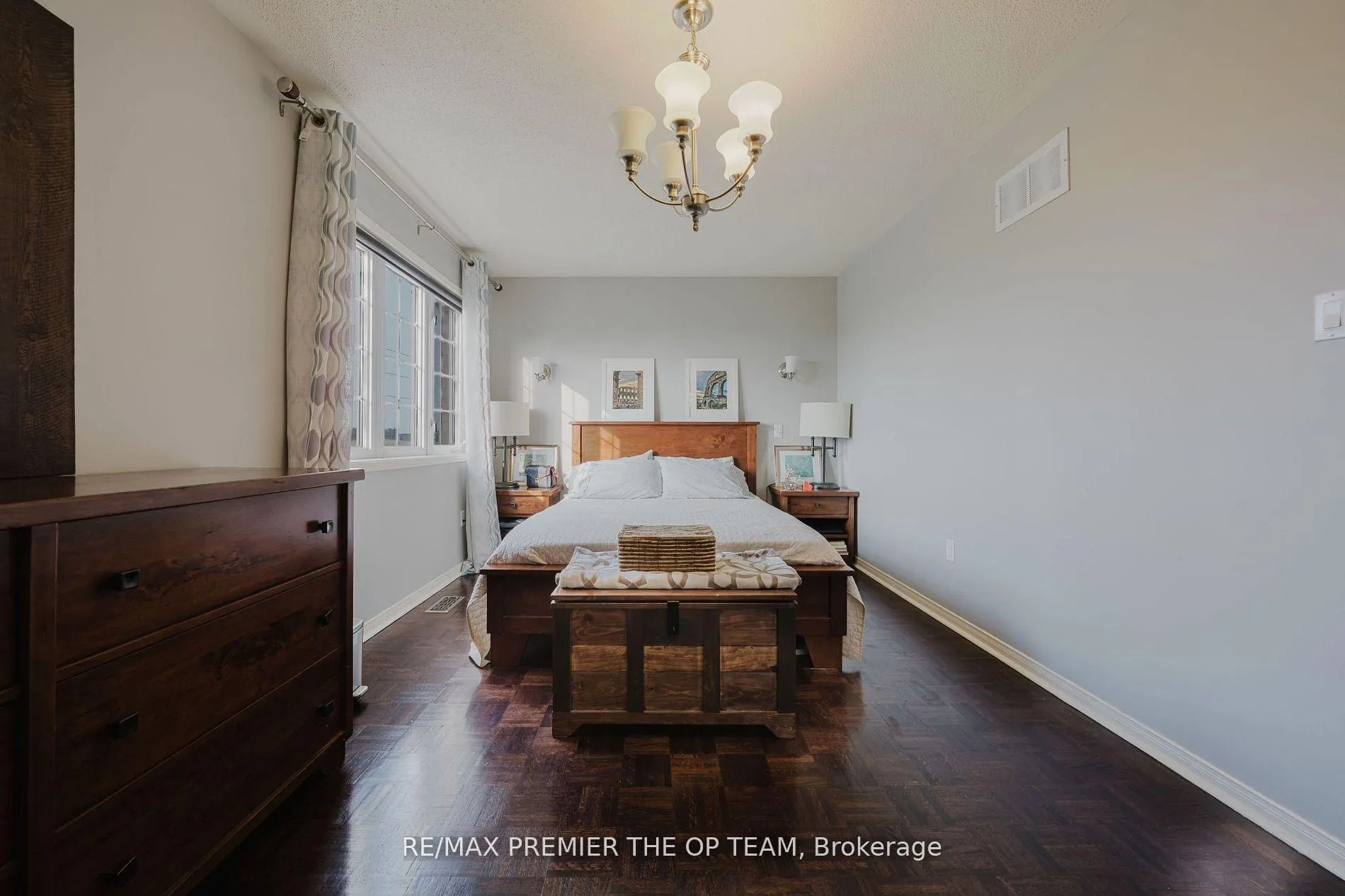 Photo 22 of 50 Beaverbrook Crescent, Vaughan, Rural Vaughan — HOMEH