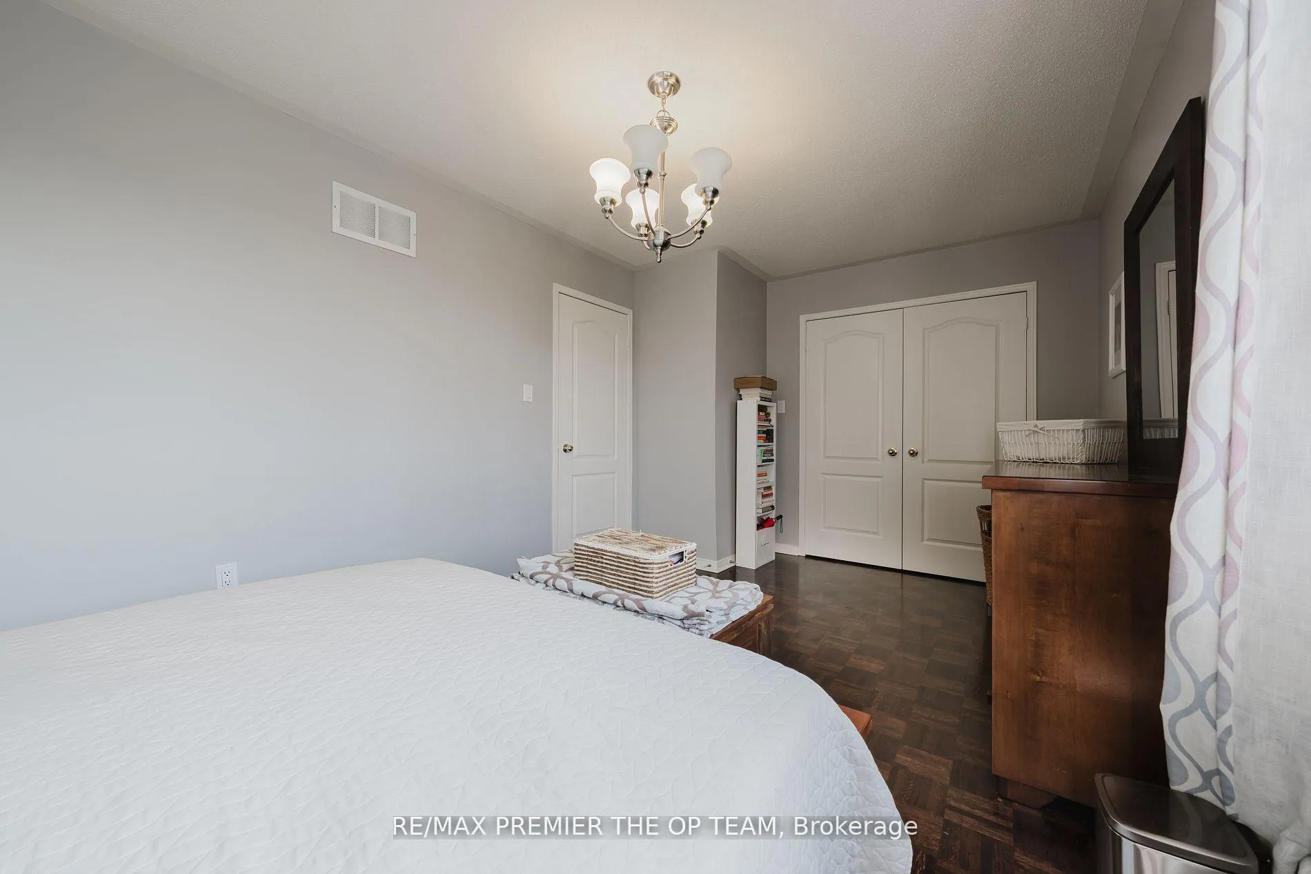Photo 23 of 50 Beaverbrook Crescent, Vaughan, Rural Vaughan — HOMEH
