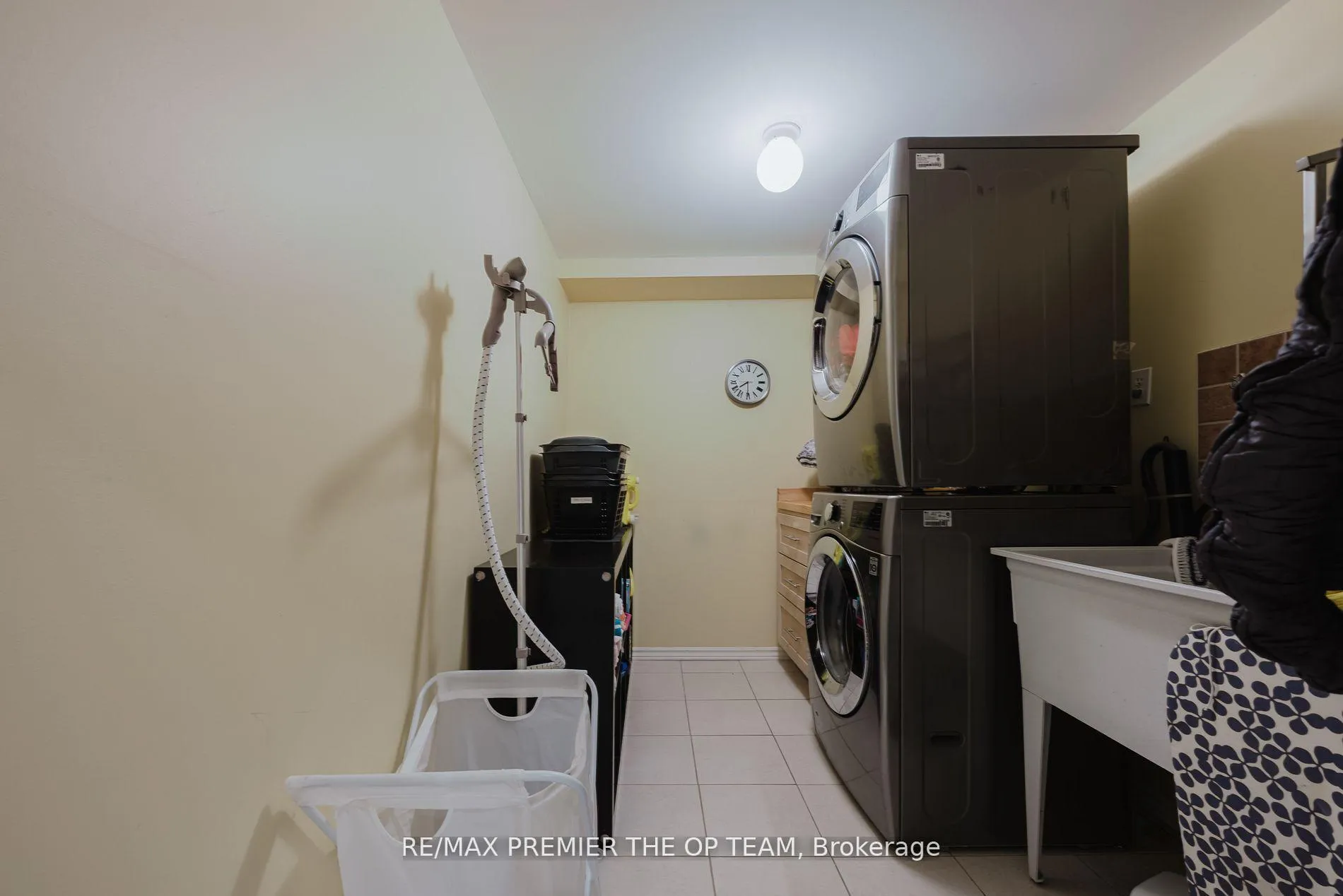 Photo 25 of 50 Beaverbrook Crescent, Vaughan, Rural Vaughan — HOMEH