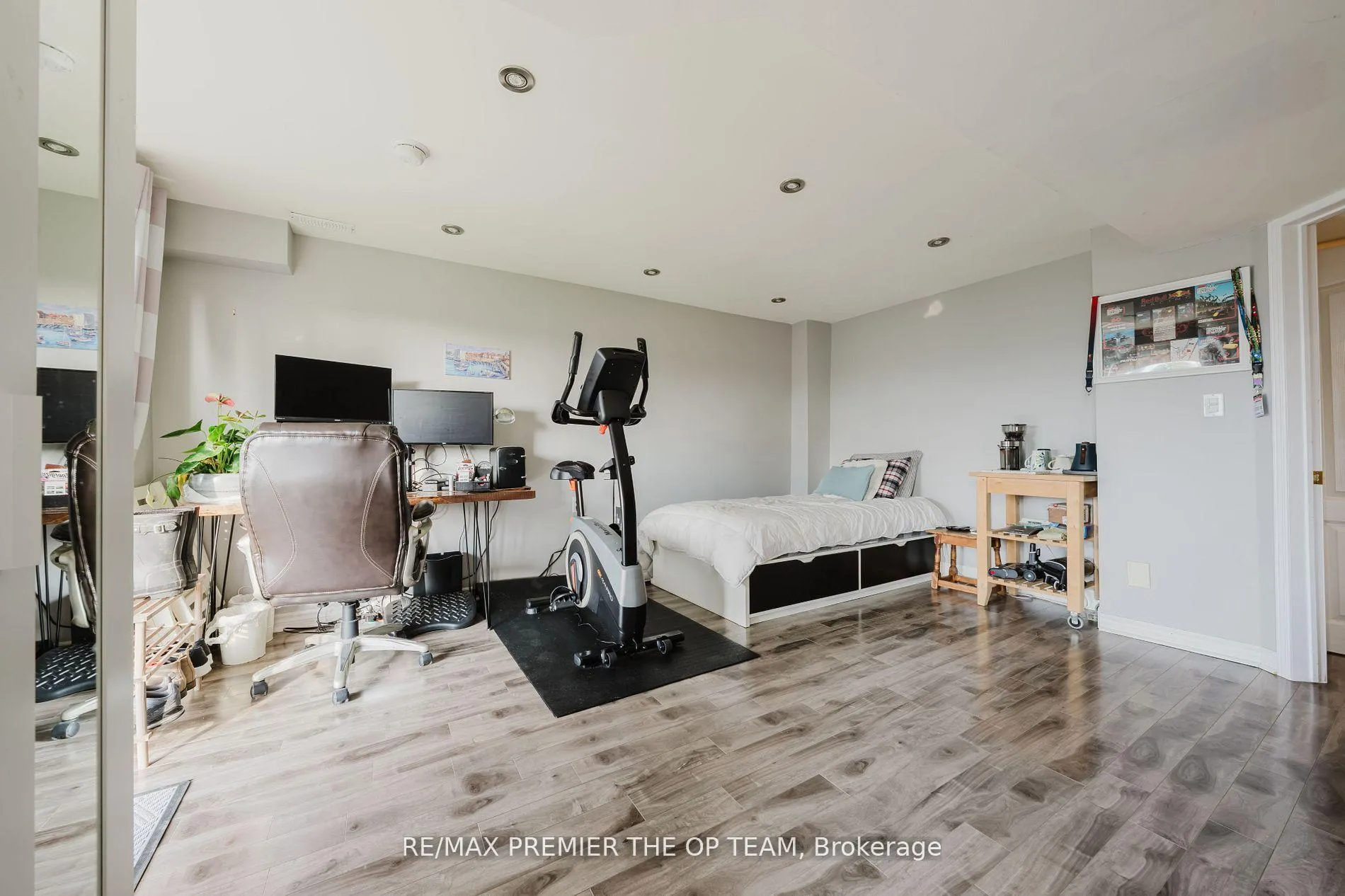 Photo 27 of 50 Beaverbrook Crescent, Vaughan, Rural Vaughan — HOMEH