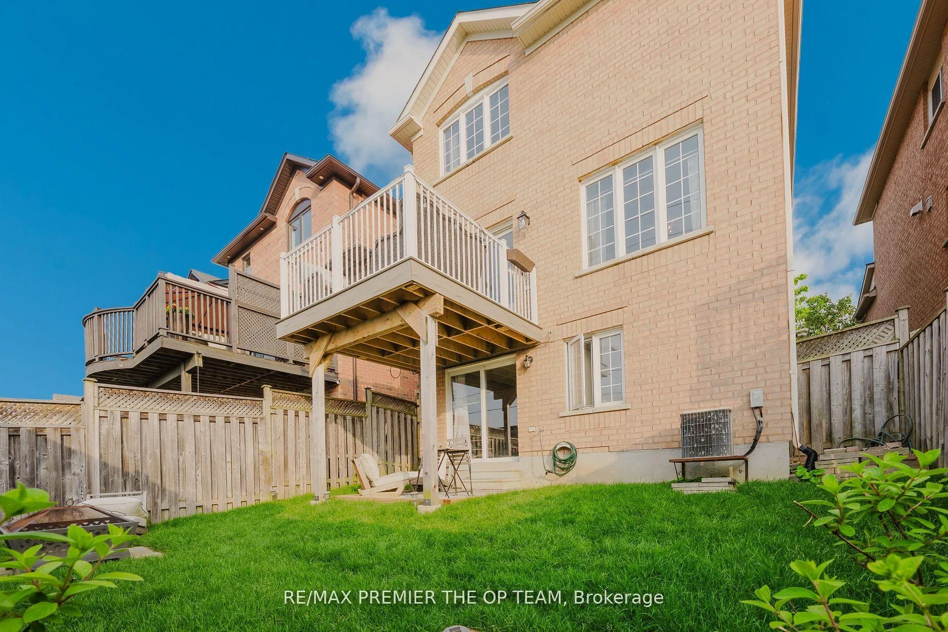 Photo 29 of 50 Beaverbrook Crescent, Vaughan, Rural Vaughan — HOMEH