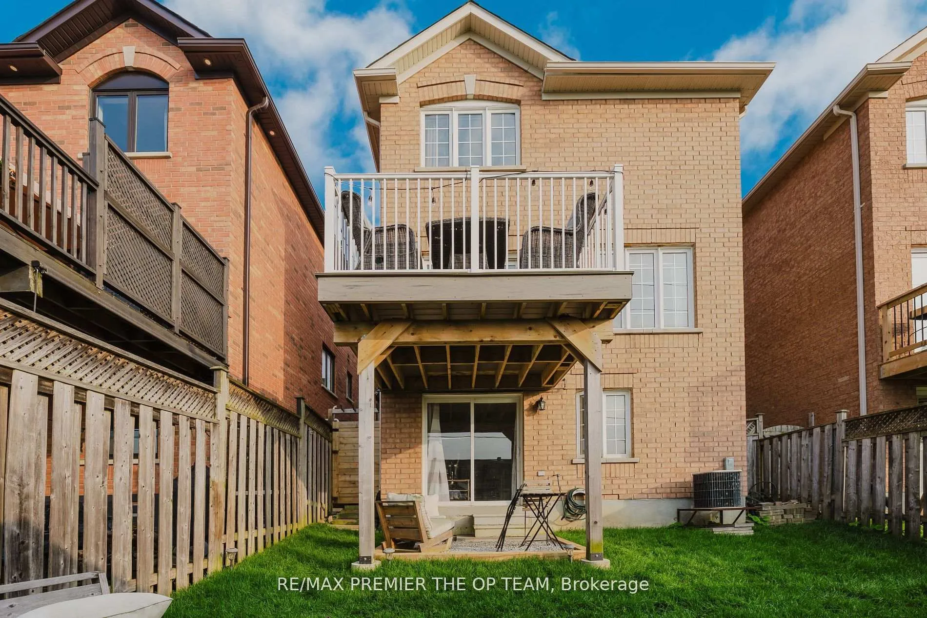 Photo 32 of 50 Beaverbrook Crescent, Vaughan, Rural Vaughan — HOMEH