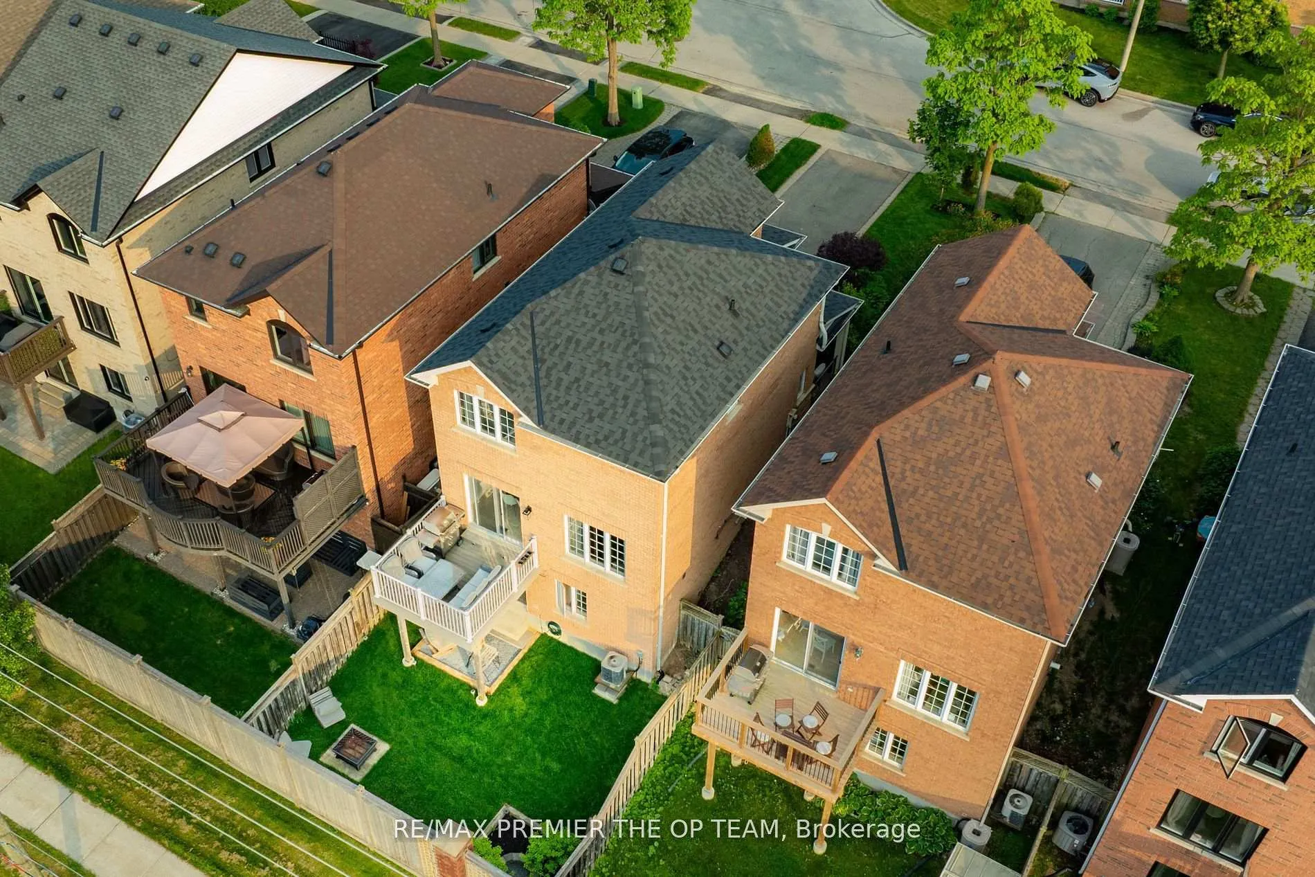 Photo 35 of 50 Beaverbrook Crescent, Vaughan, Rural Vaughan — HOMEH