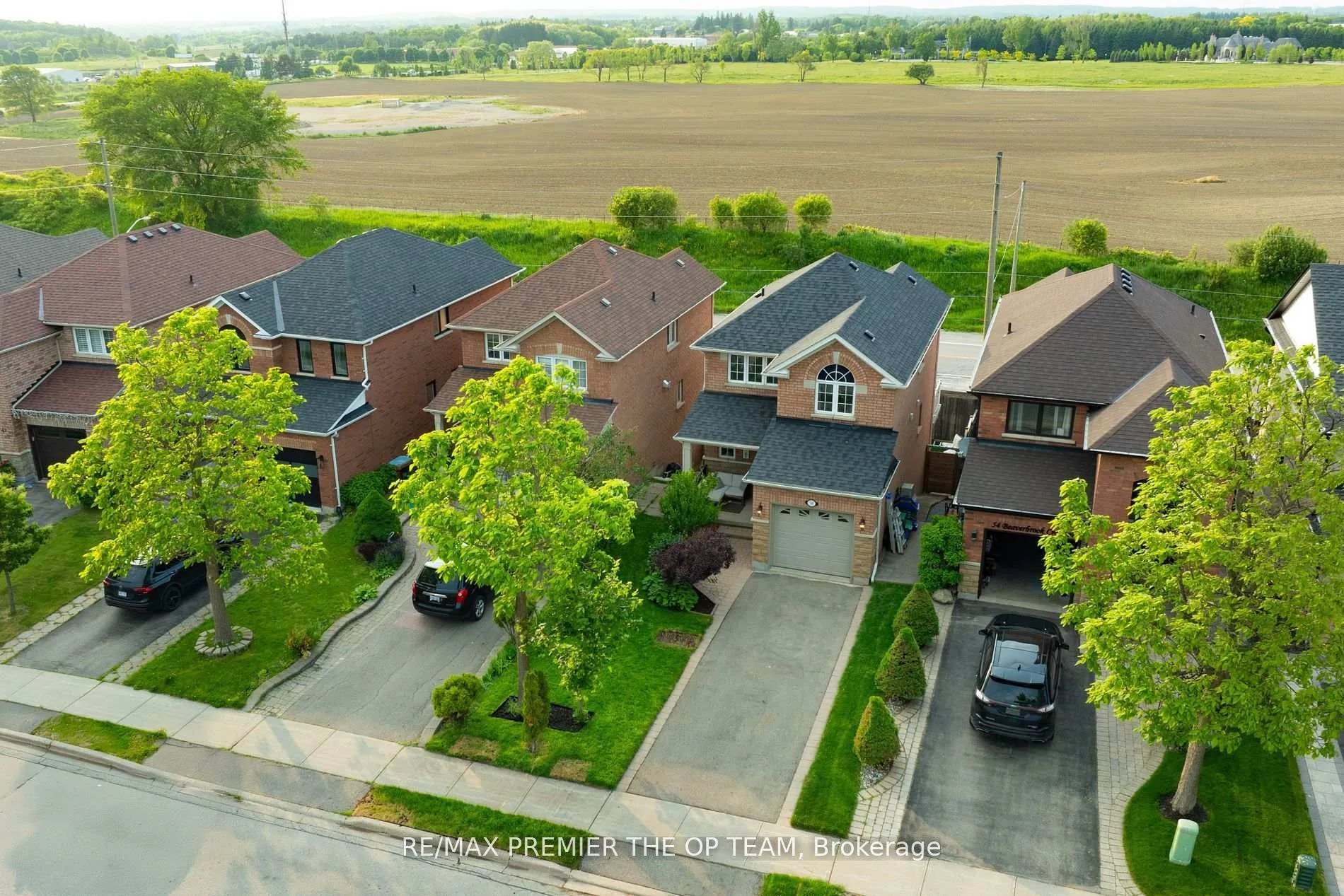 Photo 36 of 50 Beaverbrook Crescent, Vaughan, Rural Vaughan — HOMEH