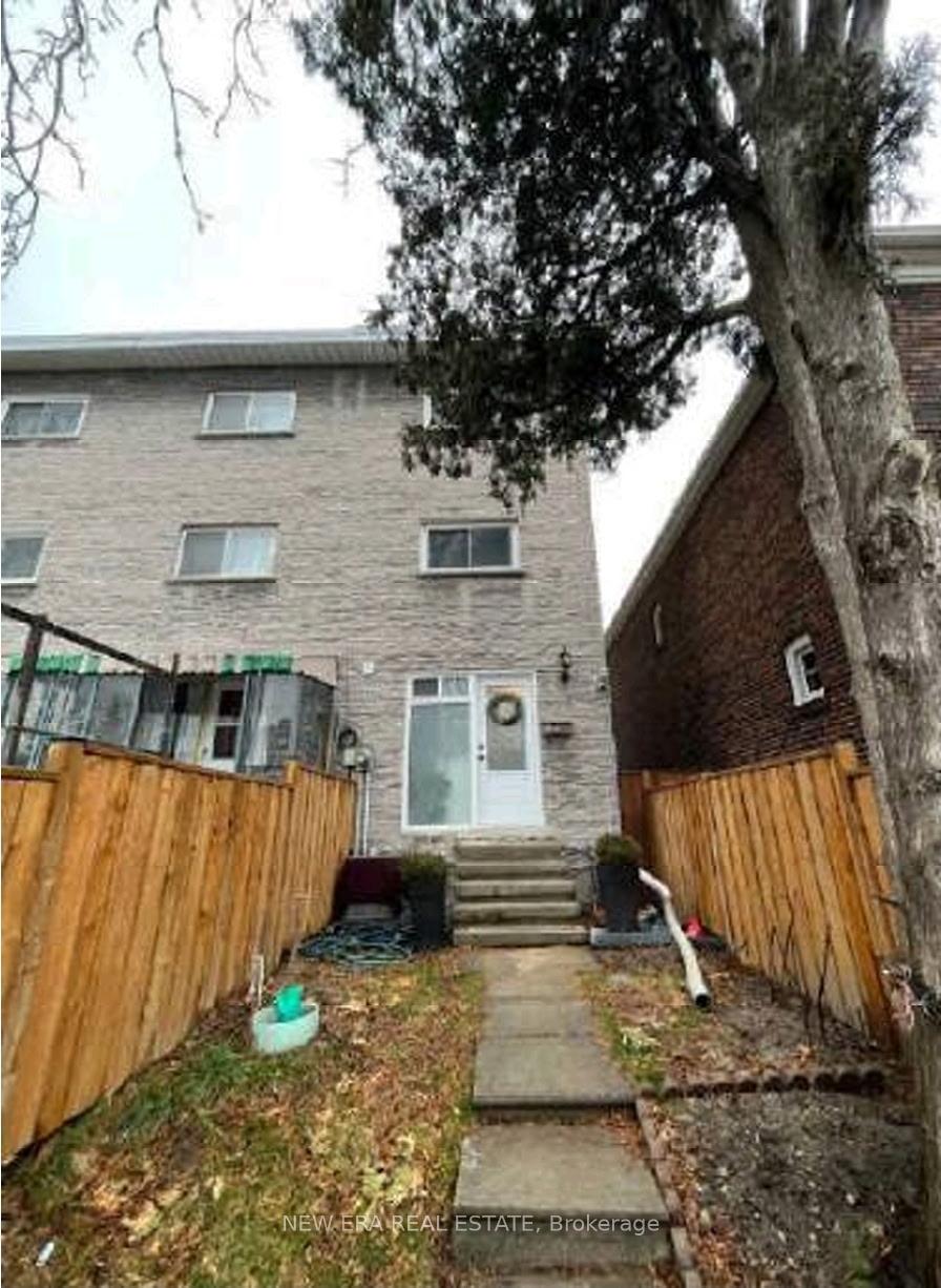 Front of 48 Carr Street
