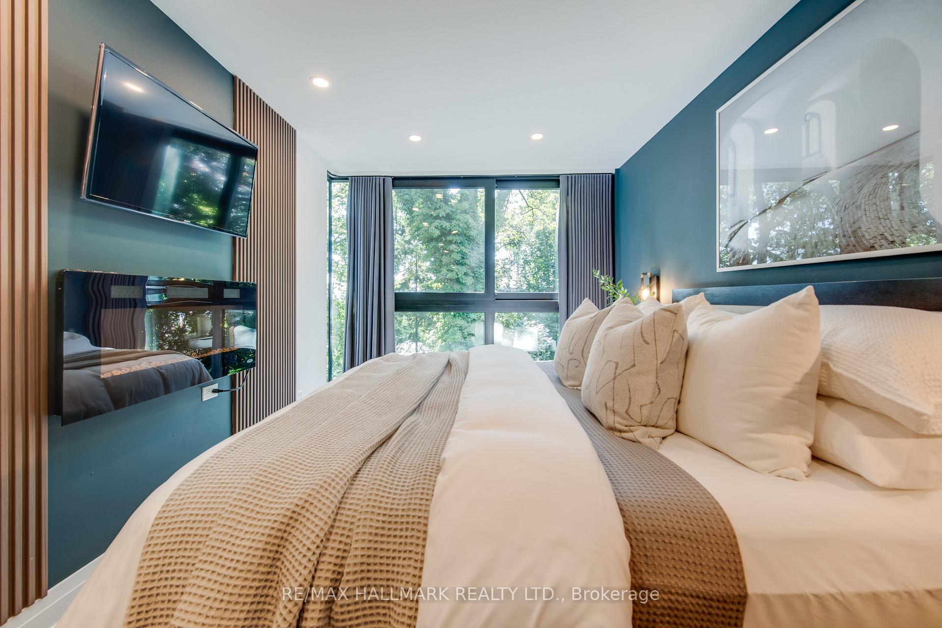 Photo 8 of 64 Southwood Drive, Toronto, The Beaches — HOMEH