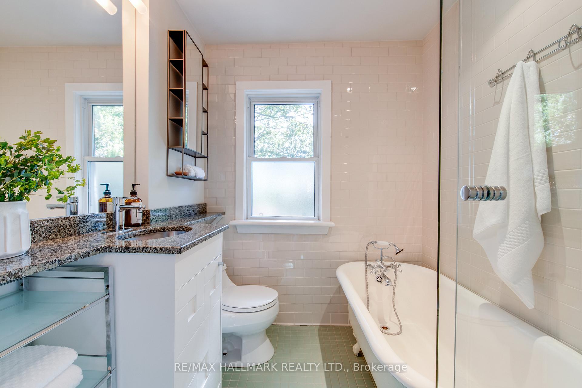 Photo 17 of 64 Southwood Drive, Toronto, The Beaches — HOMEH