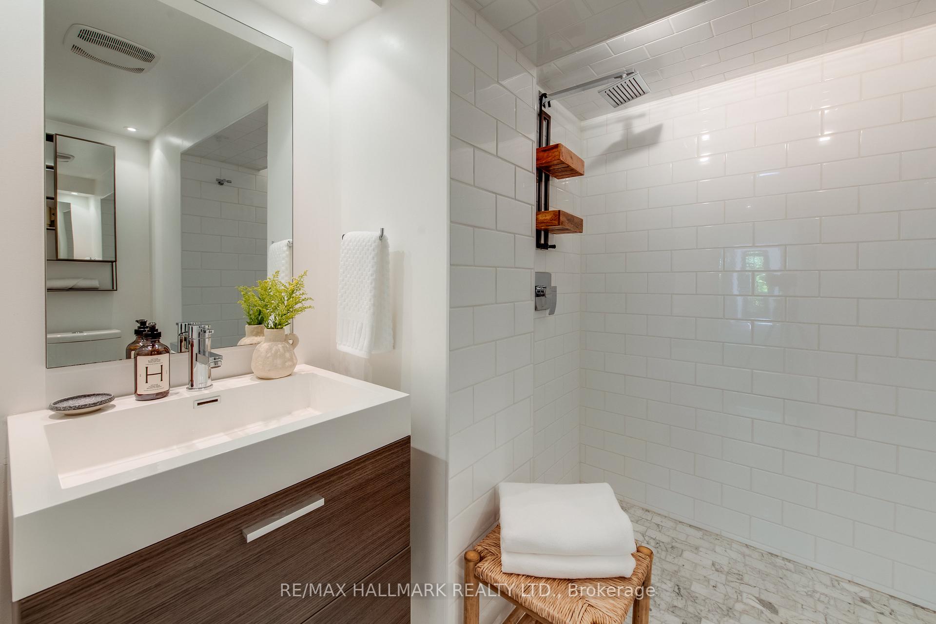 Photo 18 of 64 Southwood Drive, Toronto, The Beaches — HOMEH
