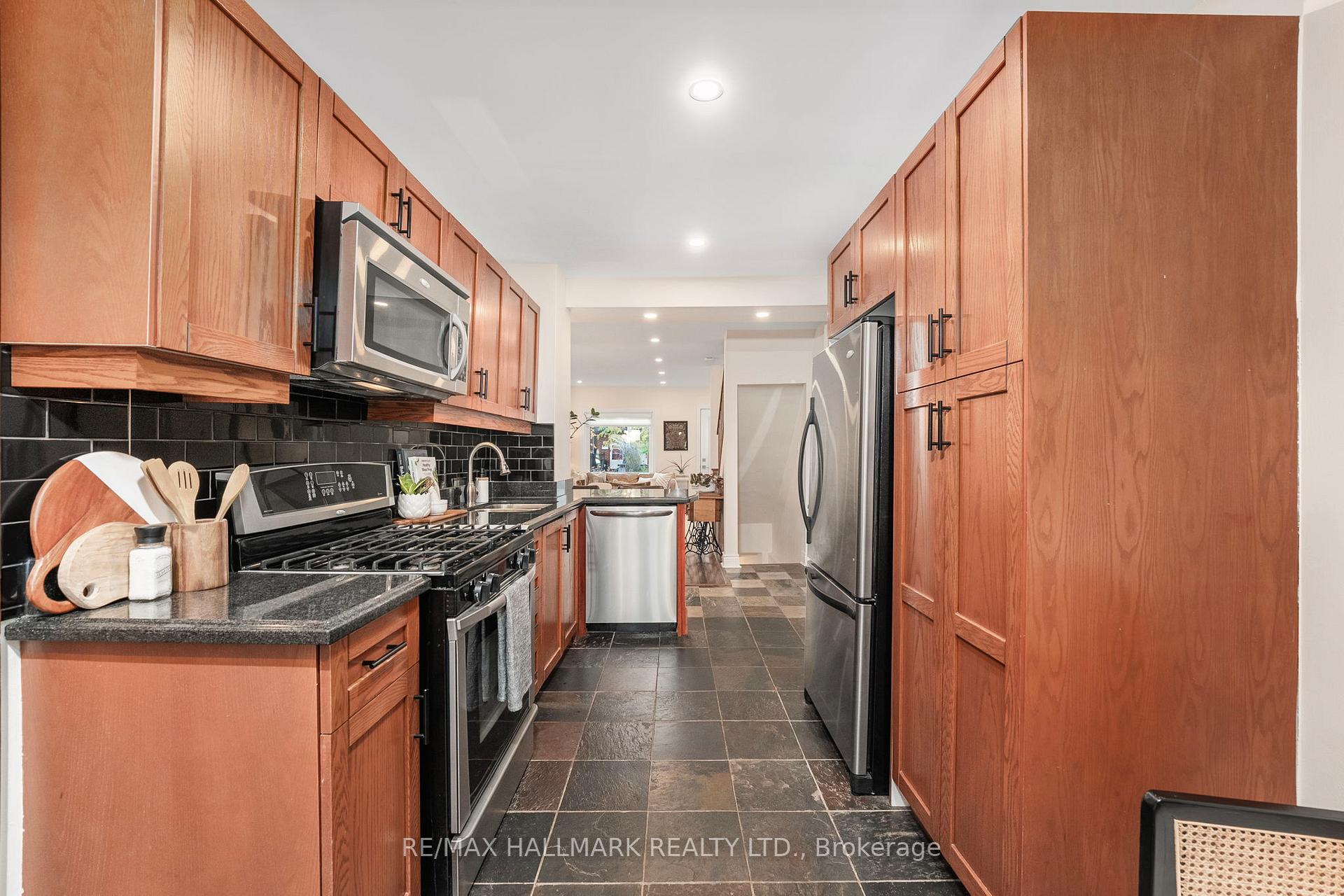 Photo 12 of 89 Knox Avenue, Toronto, Greenwood-Coxwell — HOMEH