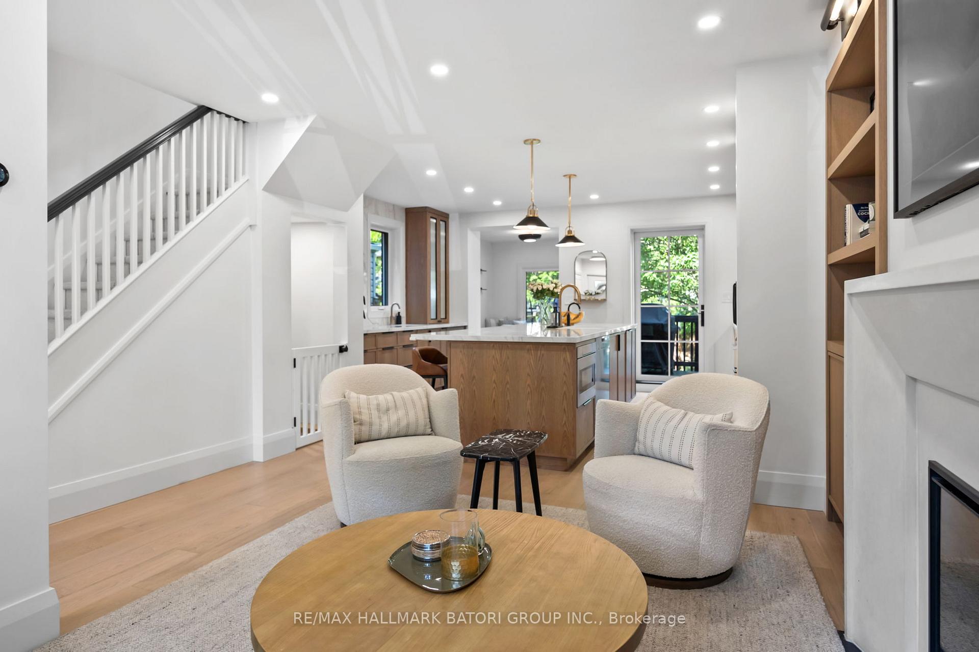 Photo 7 of 17 Martin Road, Toronto, Mount Pleasant East — HOMEH
