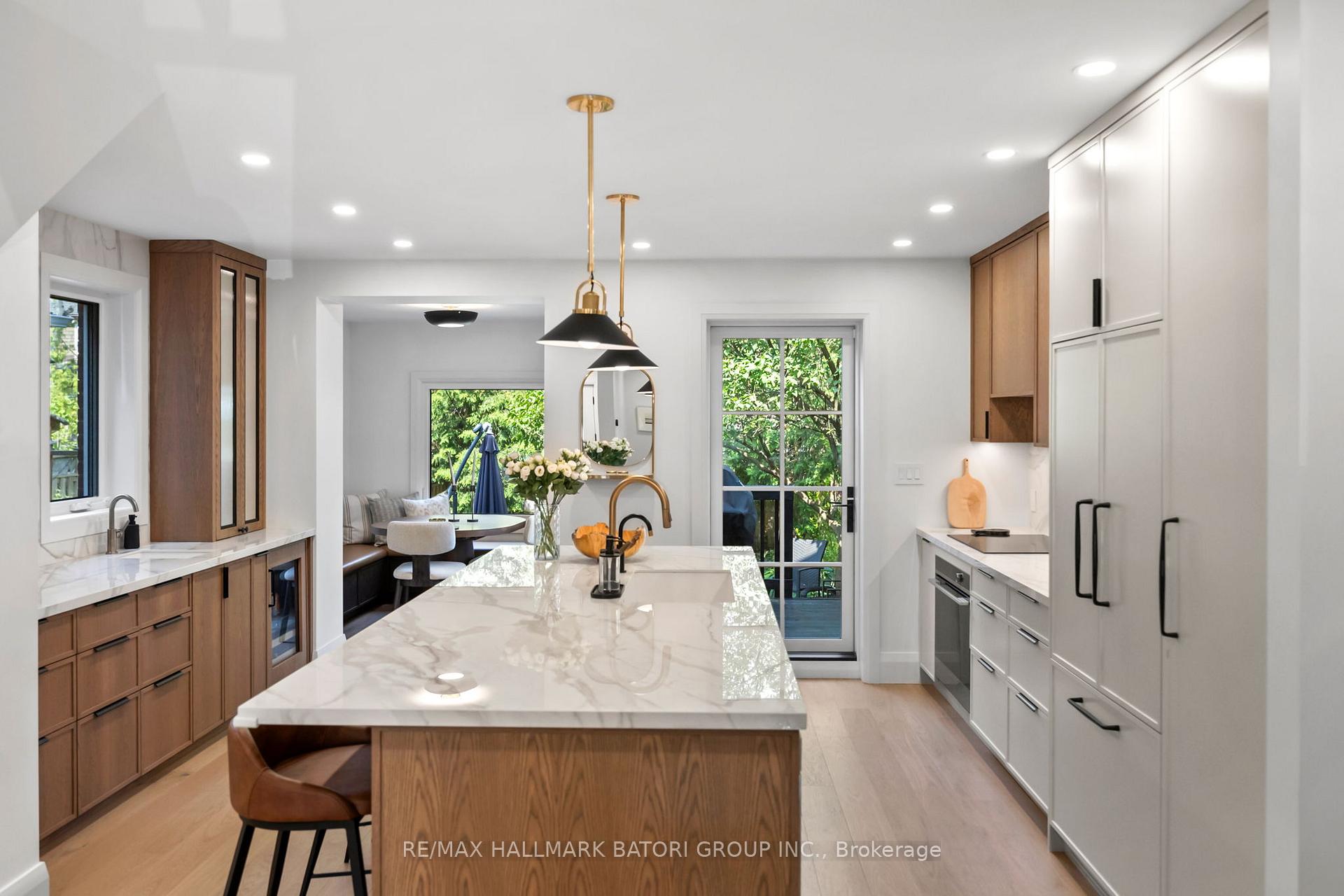 Photo 8 of 17 Martin Road, Toronto, Mount Pleasant East — HOMEH