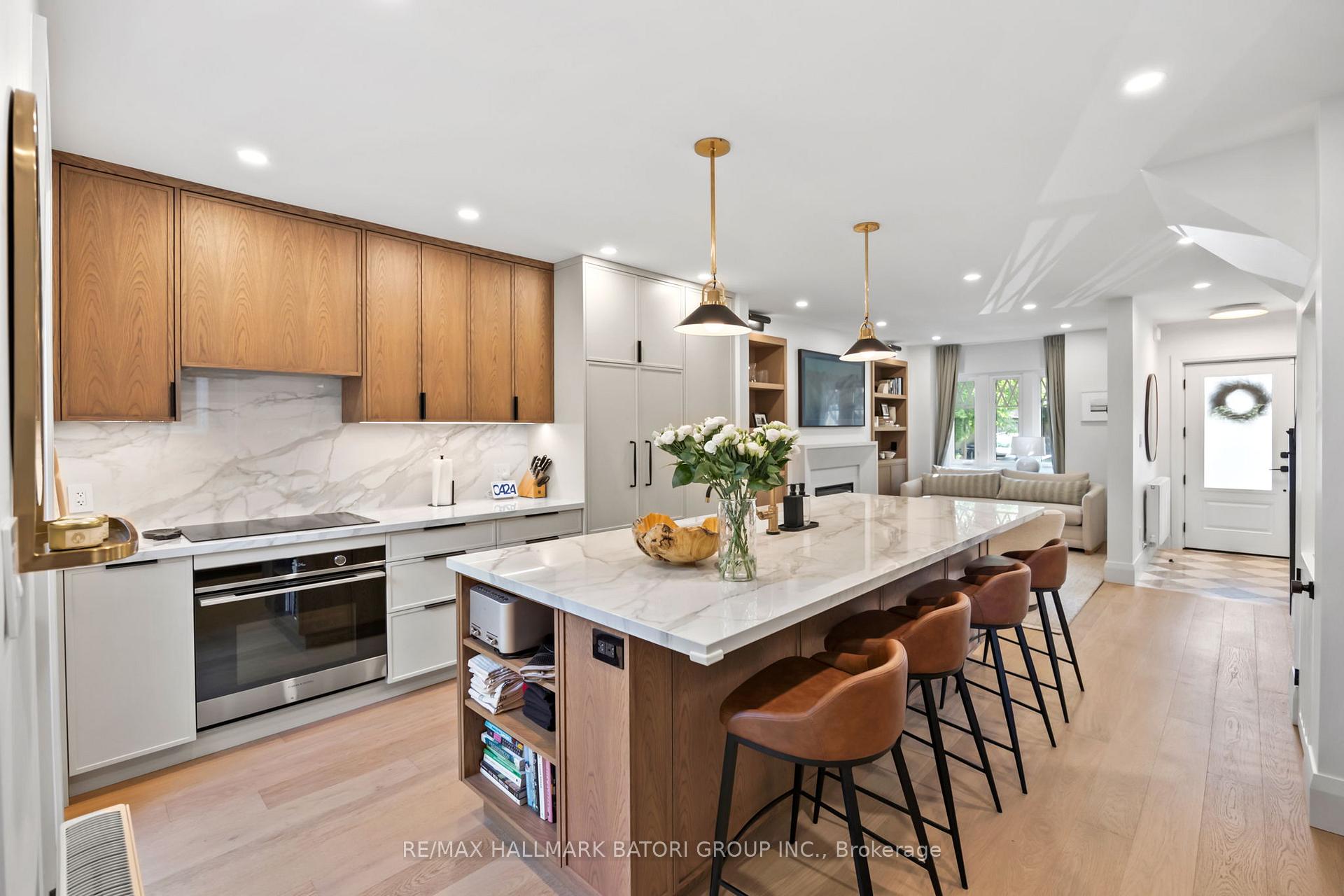 Photo 11 of 17 Martin Road, Toronto, Mount Pleasant East — HOMEH